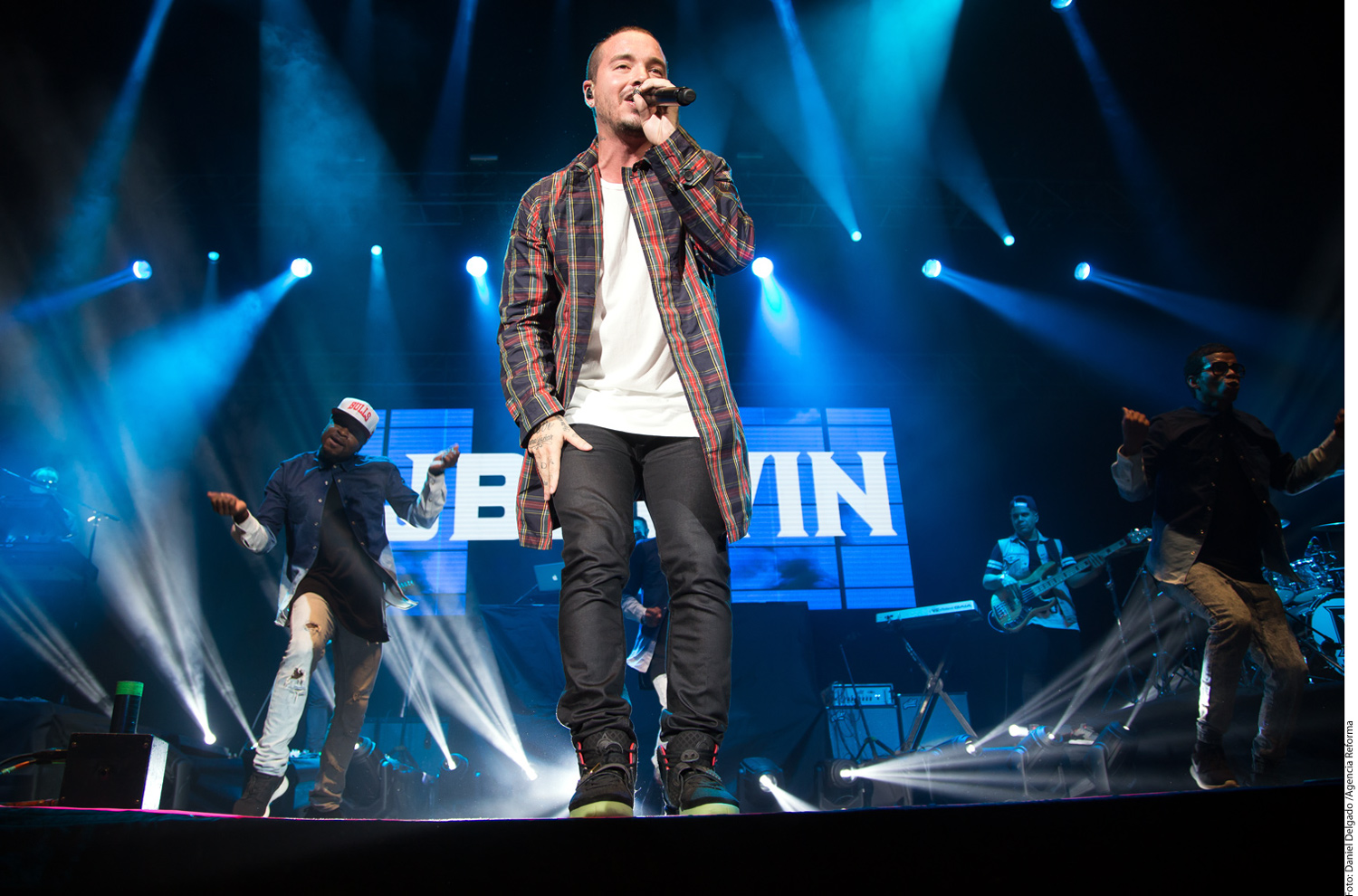 Domina J Balvin los premios Heat