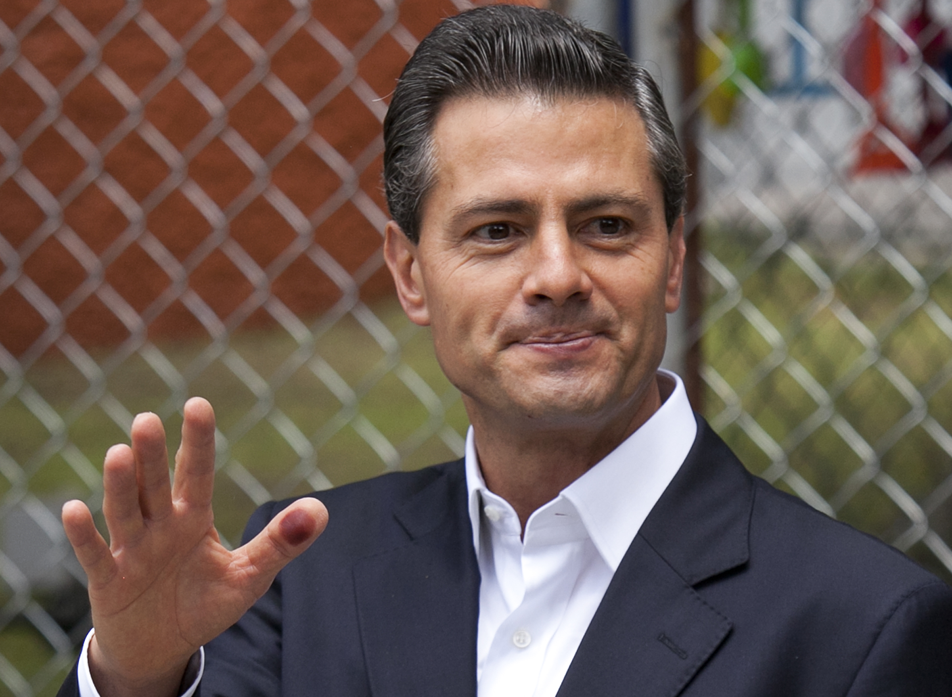Pe&ntilde;a Nieto obtiene un respiro en elecciones en M&eacute;xico