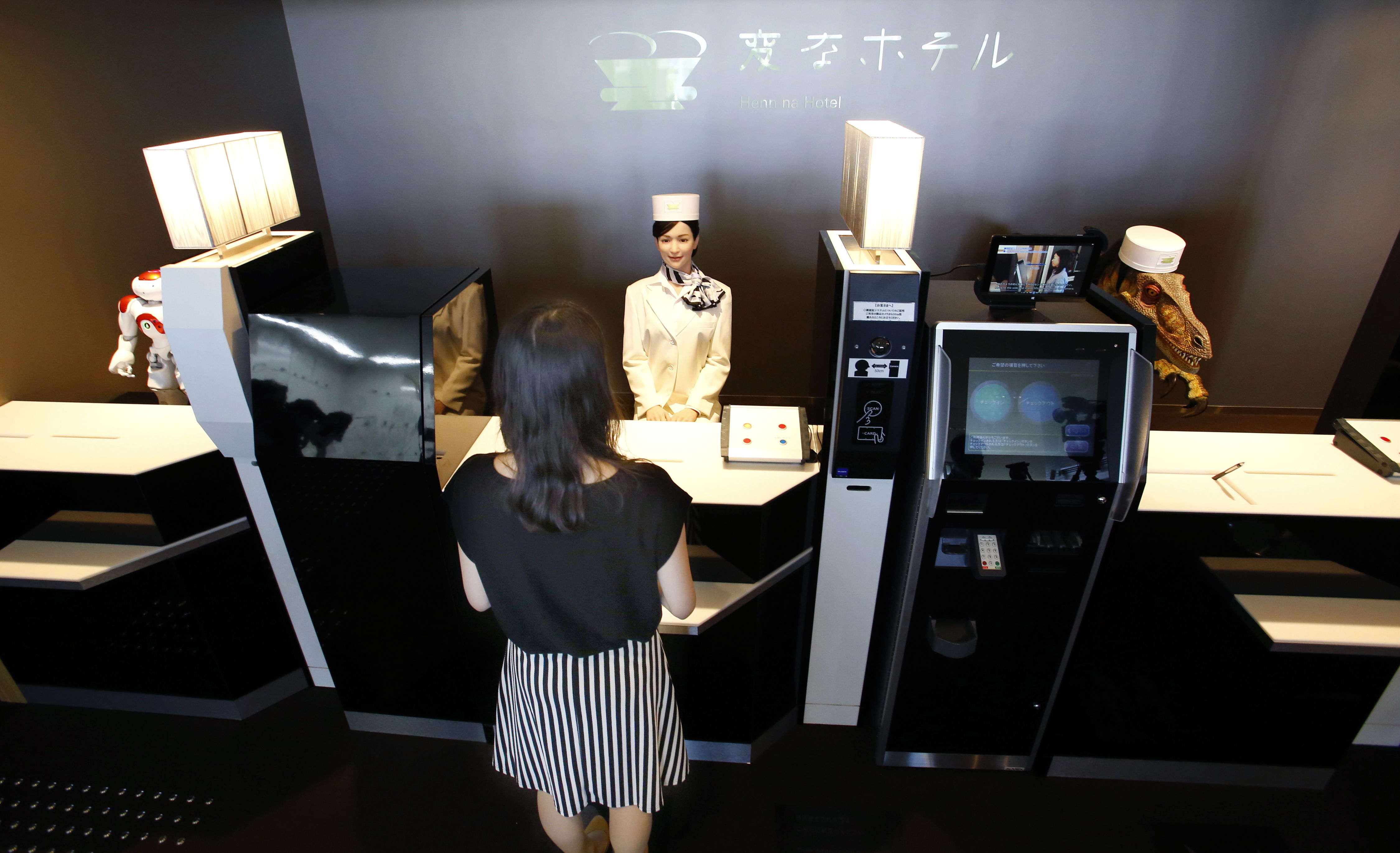 Hotel en Jap&oacute;n  emplea robots para bajar  costos