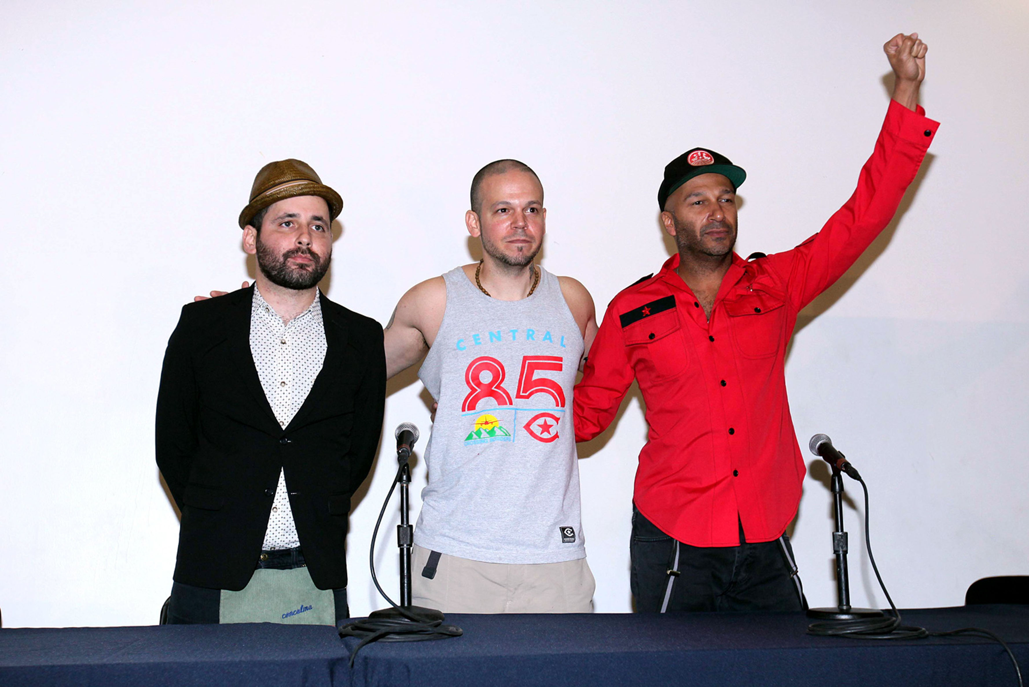 Se da  CALLE 13 un hasta luego