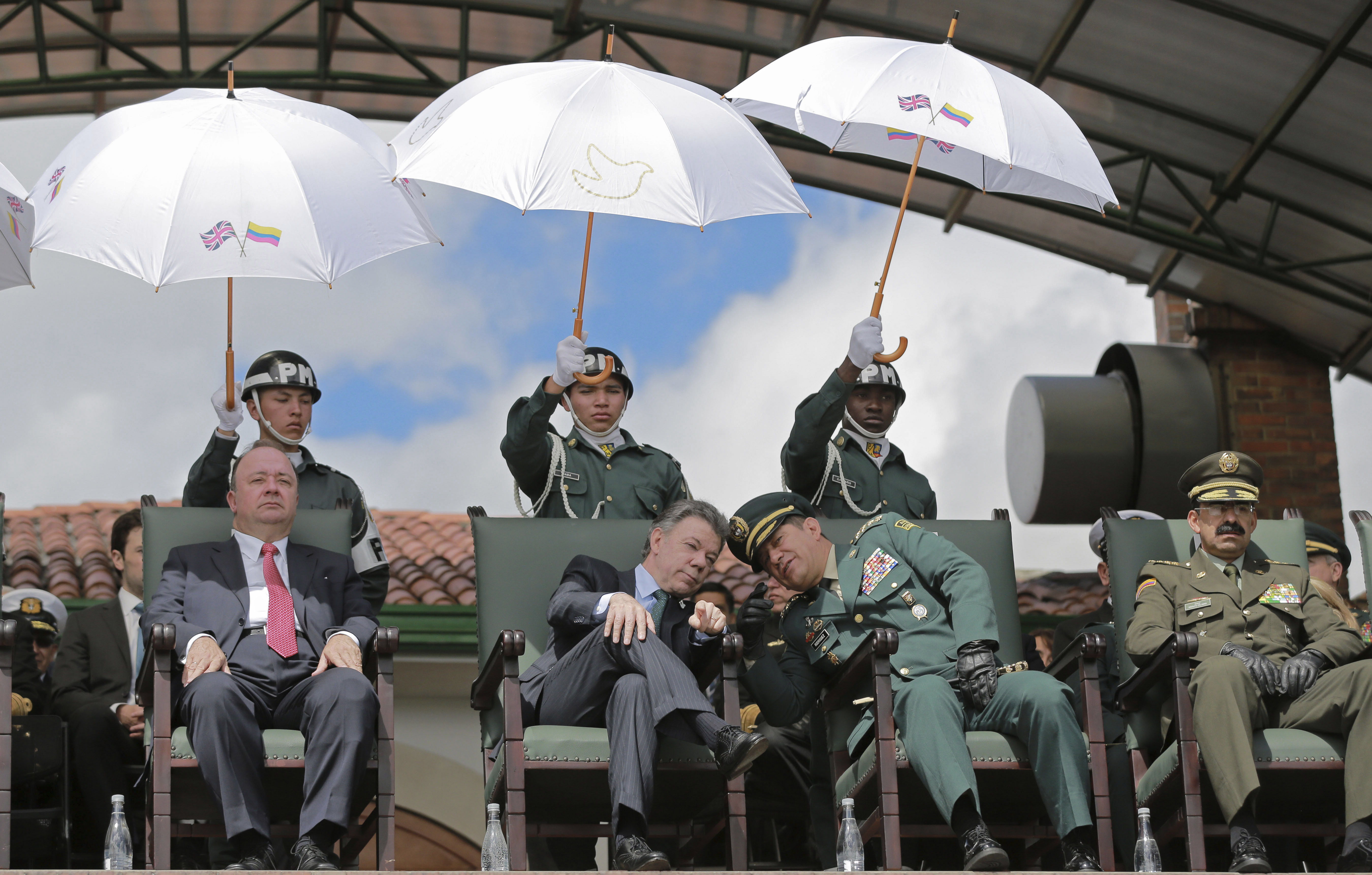 Colombia ordena el fin de  los bombardeos contra FARC