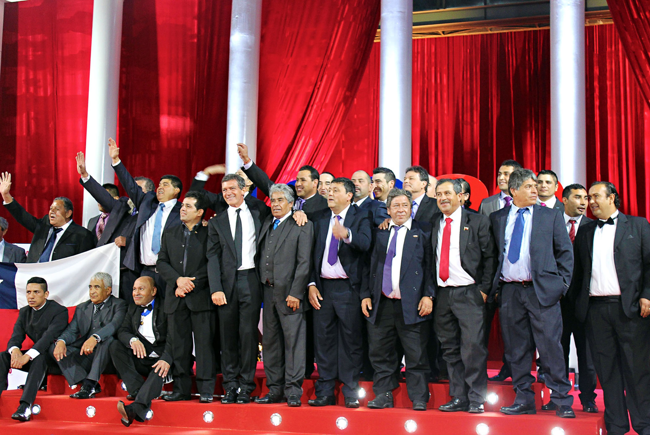 Presentan entre protestas la cinta 'Los 33'