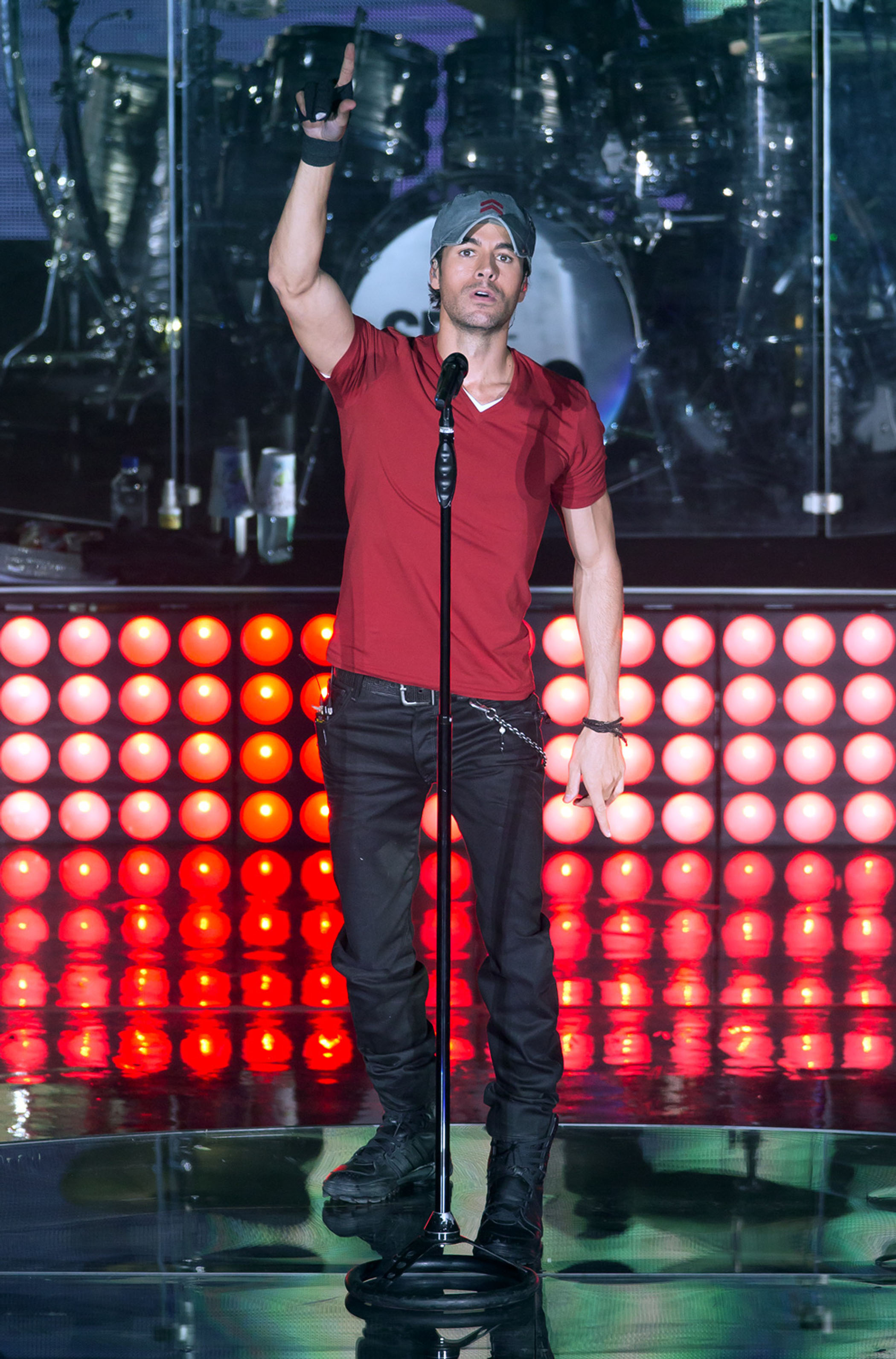 Presume Enrique Iglesias su 'Love'