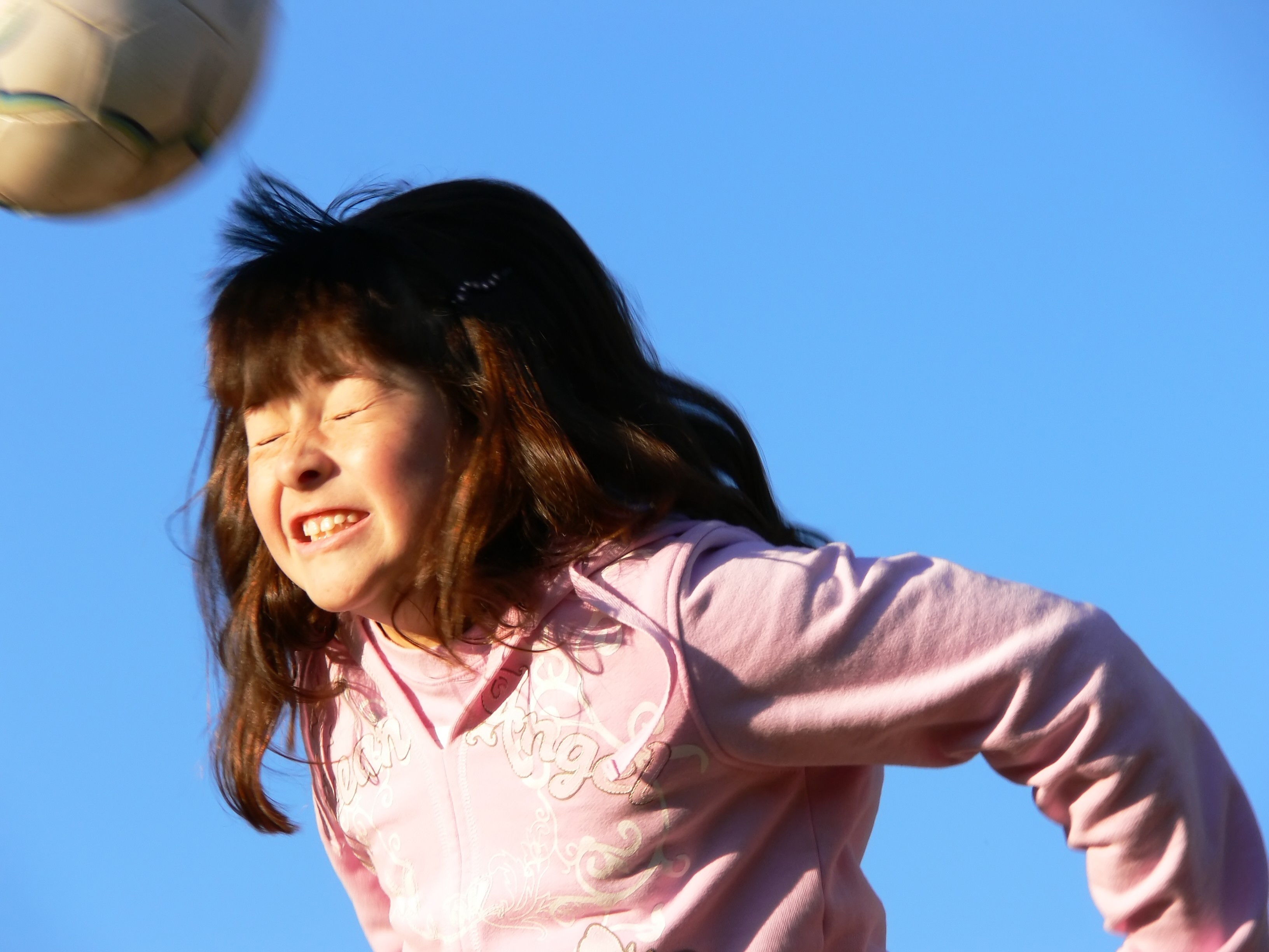 Salud & Bienestar: Mi hija se golpe&oacute; la cabeza durante un partido de f&uacute;tbol