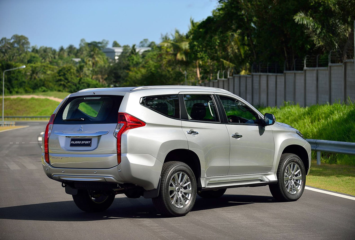 Redise&ntilde;an Mitsubishi Montero Sport