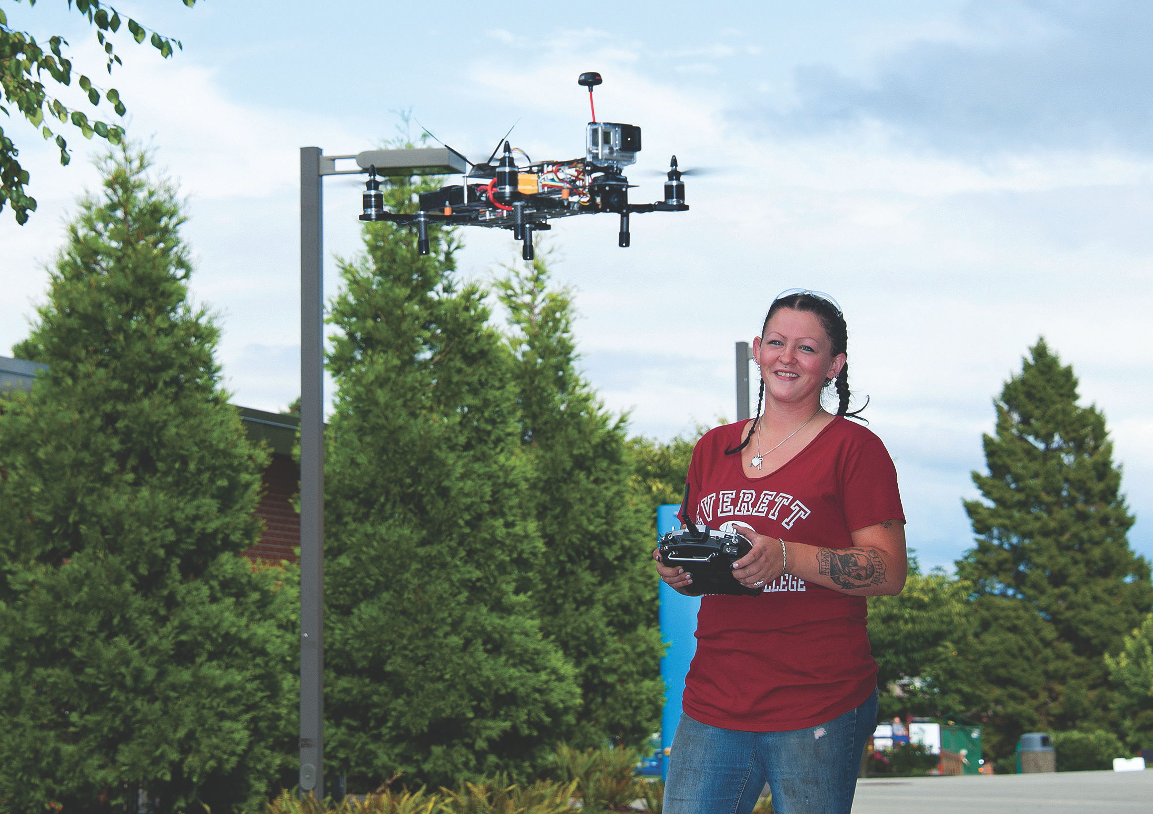 &iquest;Qu&eacute; pasar&iacute;a si drones salieran de una nave  espacial para explorar el paisaje?