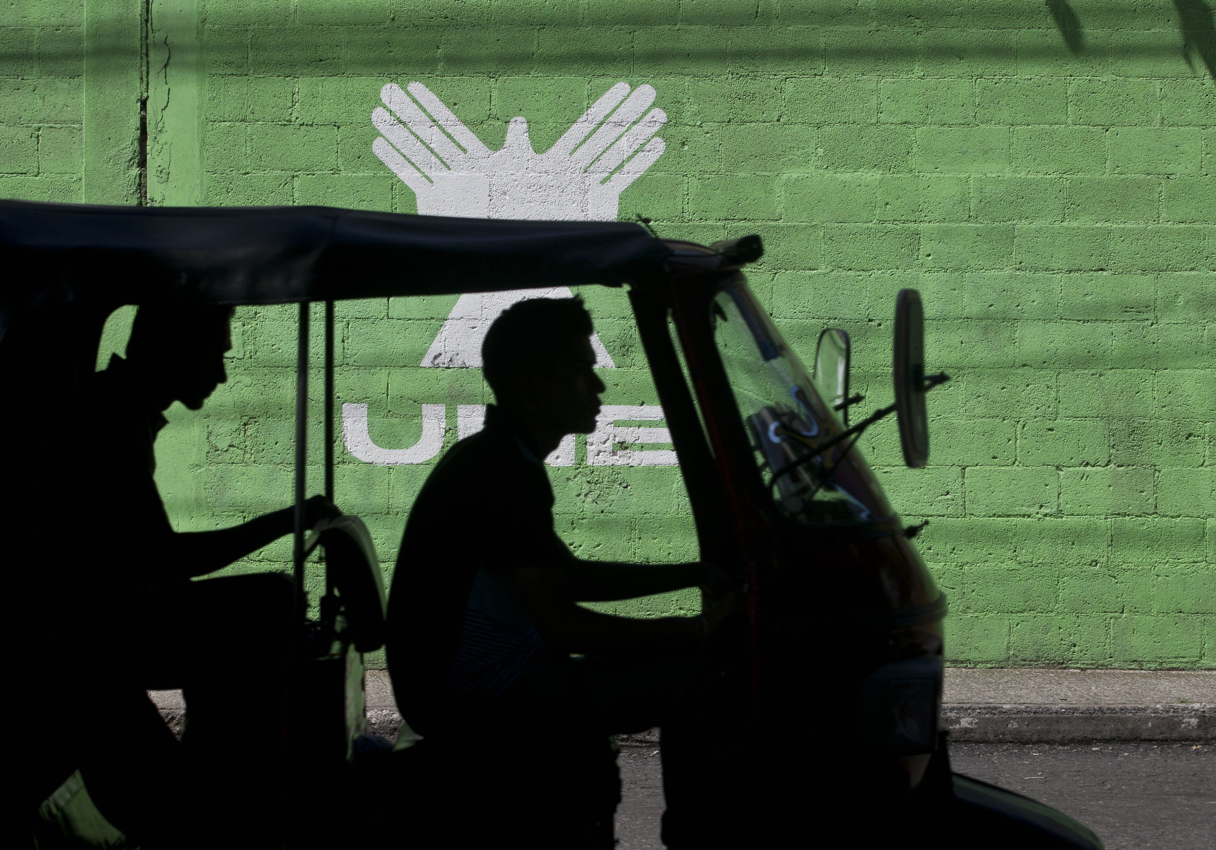 Guatemala elije a comediante para la 2a vuelta electoral