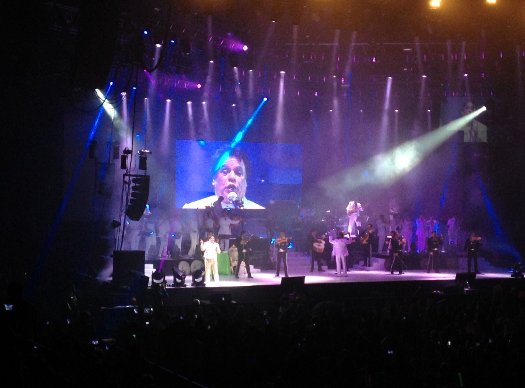 Pinta Juan Gabriel de tricolor a Las Vegas