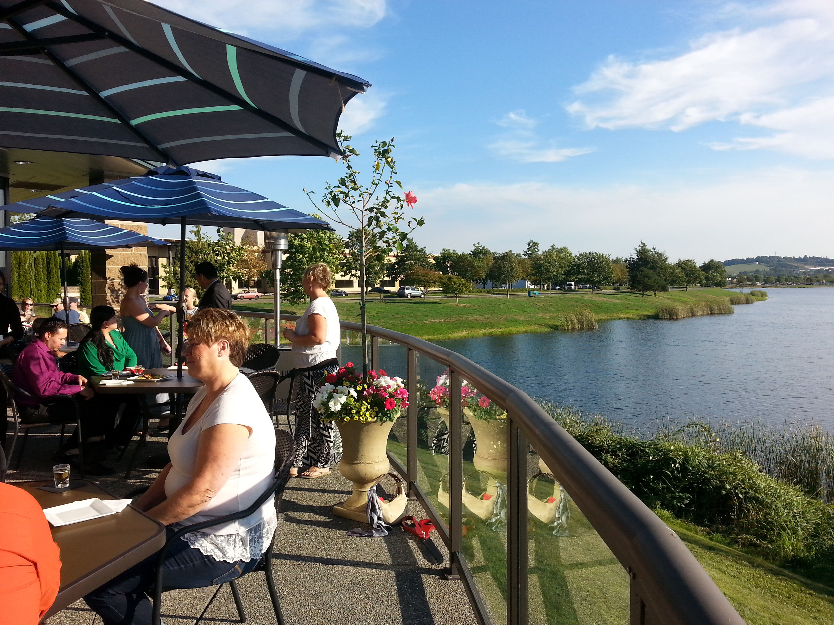 Restaurante El Lago abre sus puertas en Monroe