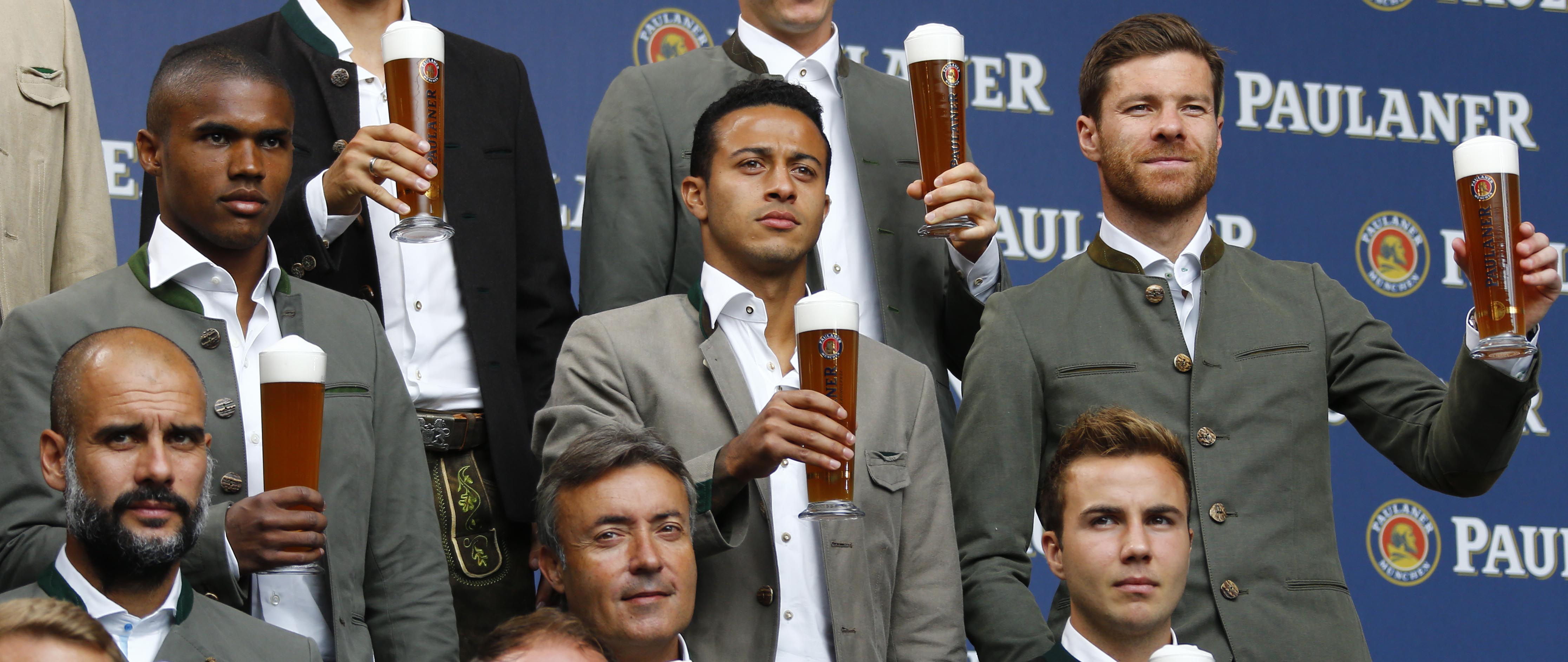 Tres gestos de amor del f&uacute;tbol Alem&aacute;n a los  migrantes