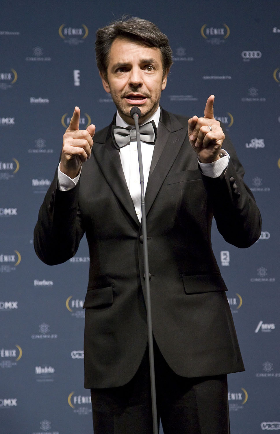 Ya tiene Eugenio Derbez director