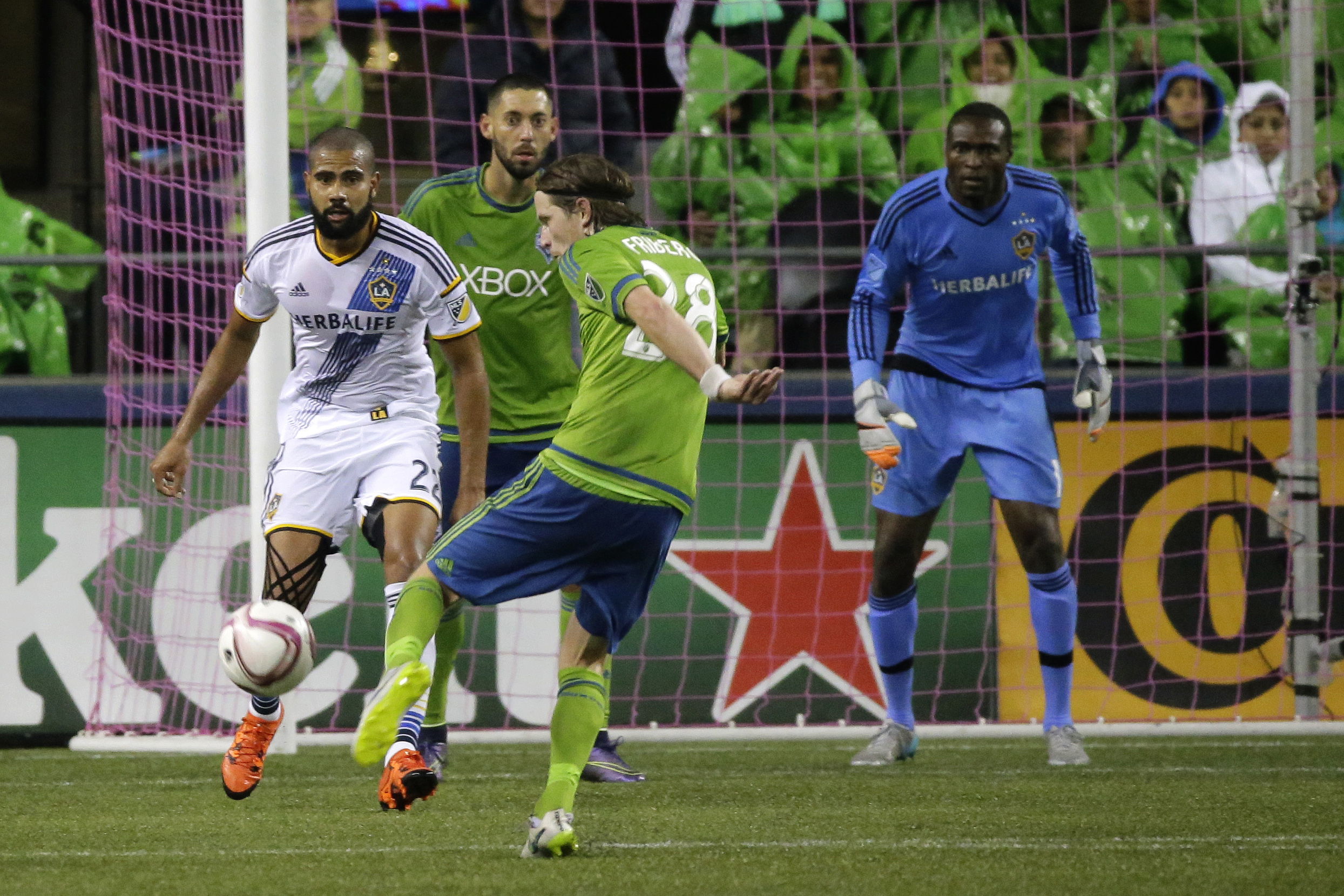 Sounders eliminan a Galaxy 3-2, pasan a playoffs de MLS