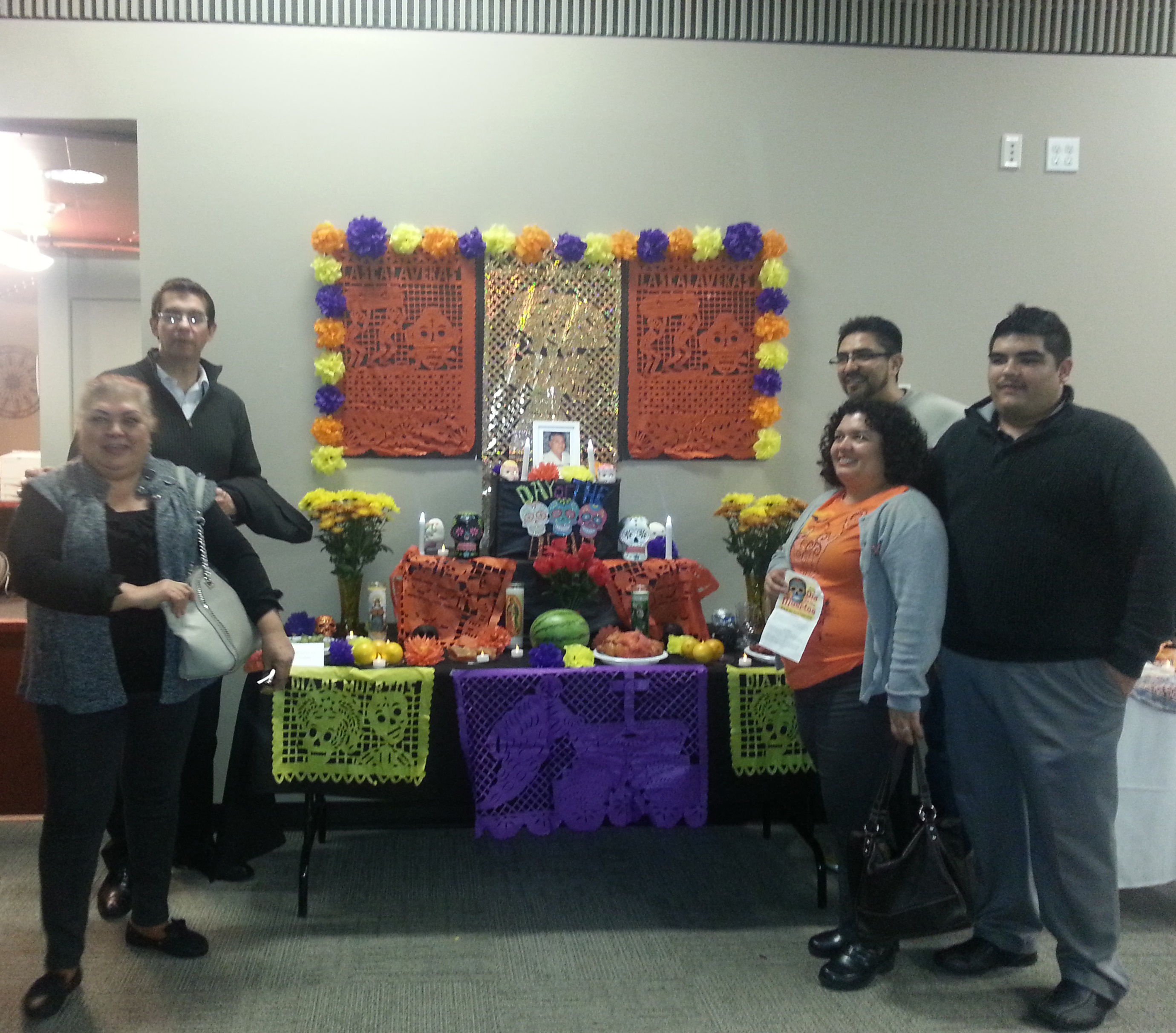 Burien celebr&oacute; el D&iacute;a  de Los Muertos fusionando arte y religi&oacute;n
