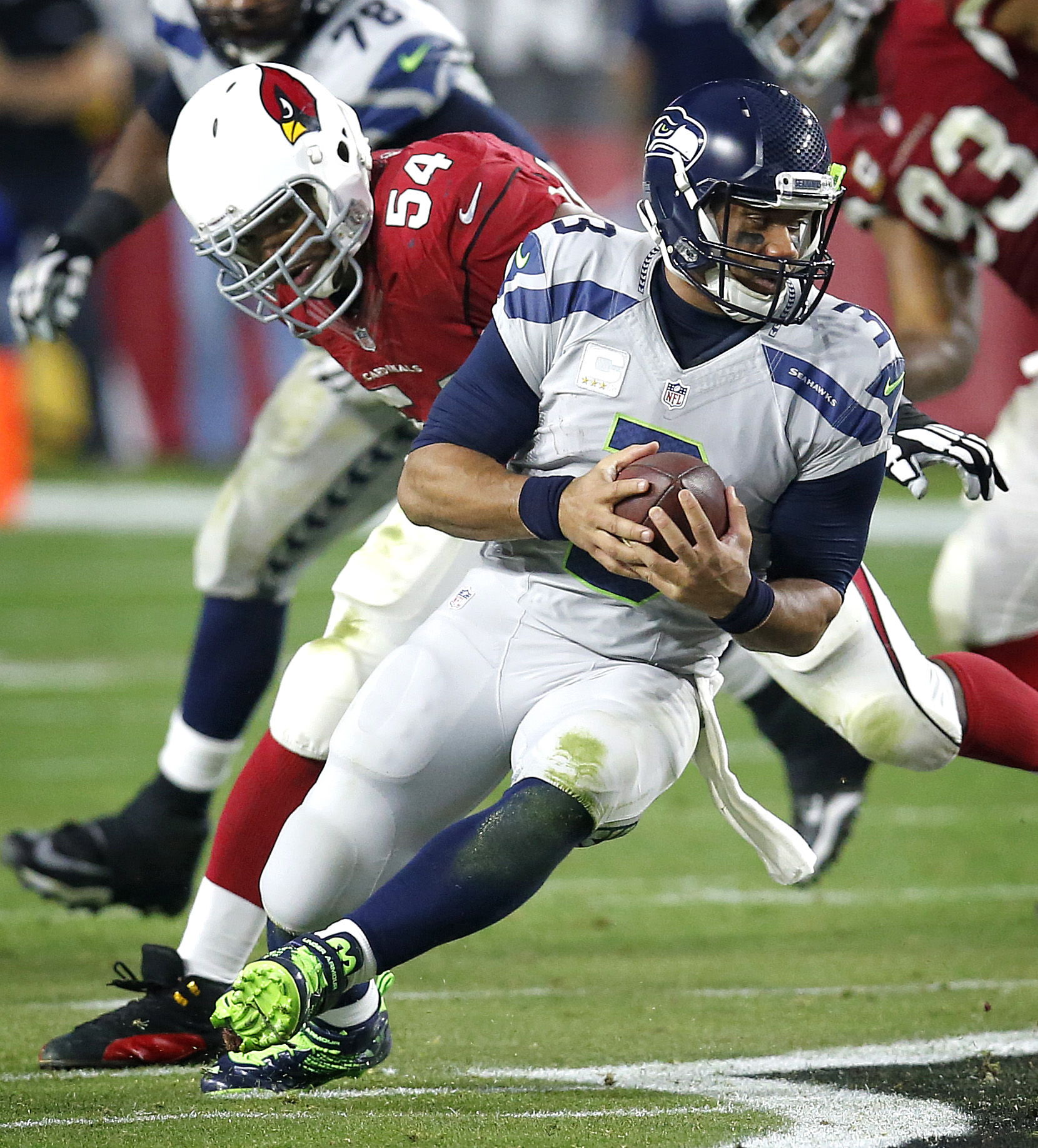 Wilson y Seahawks apalean a Cardinals