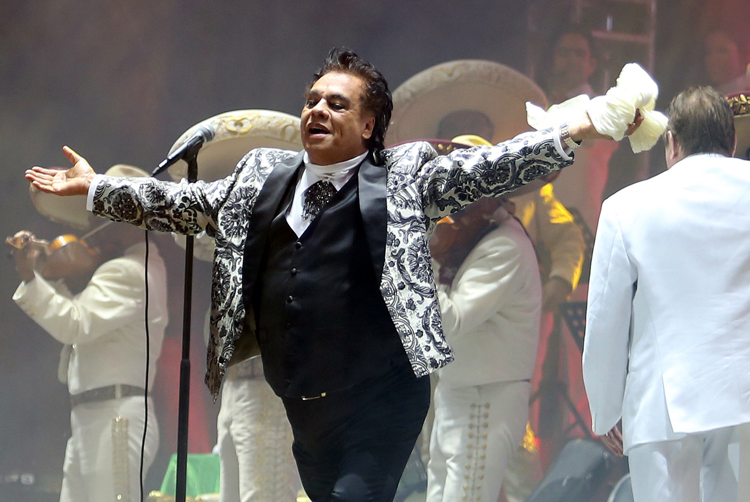Ver&aacute;n en AL serie de Juan Gabriel