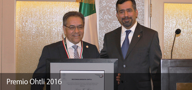 Lauro Flores por el  sendero de la excelencia acad&eacute;mica