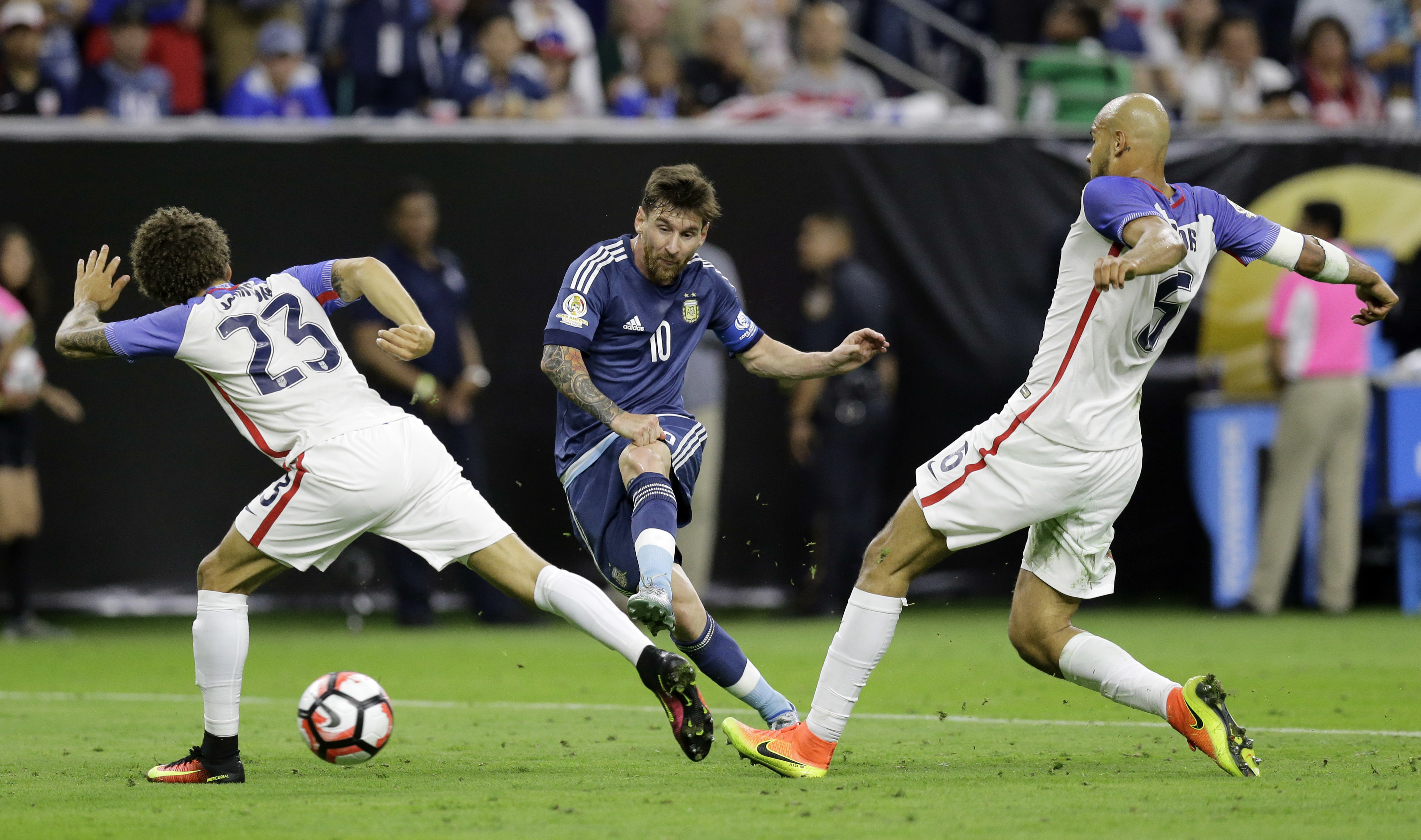 Messi deslumbra y  Argentina es finalista  de Copa Centenario