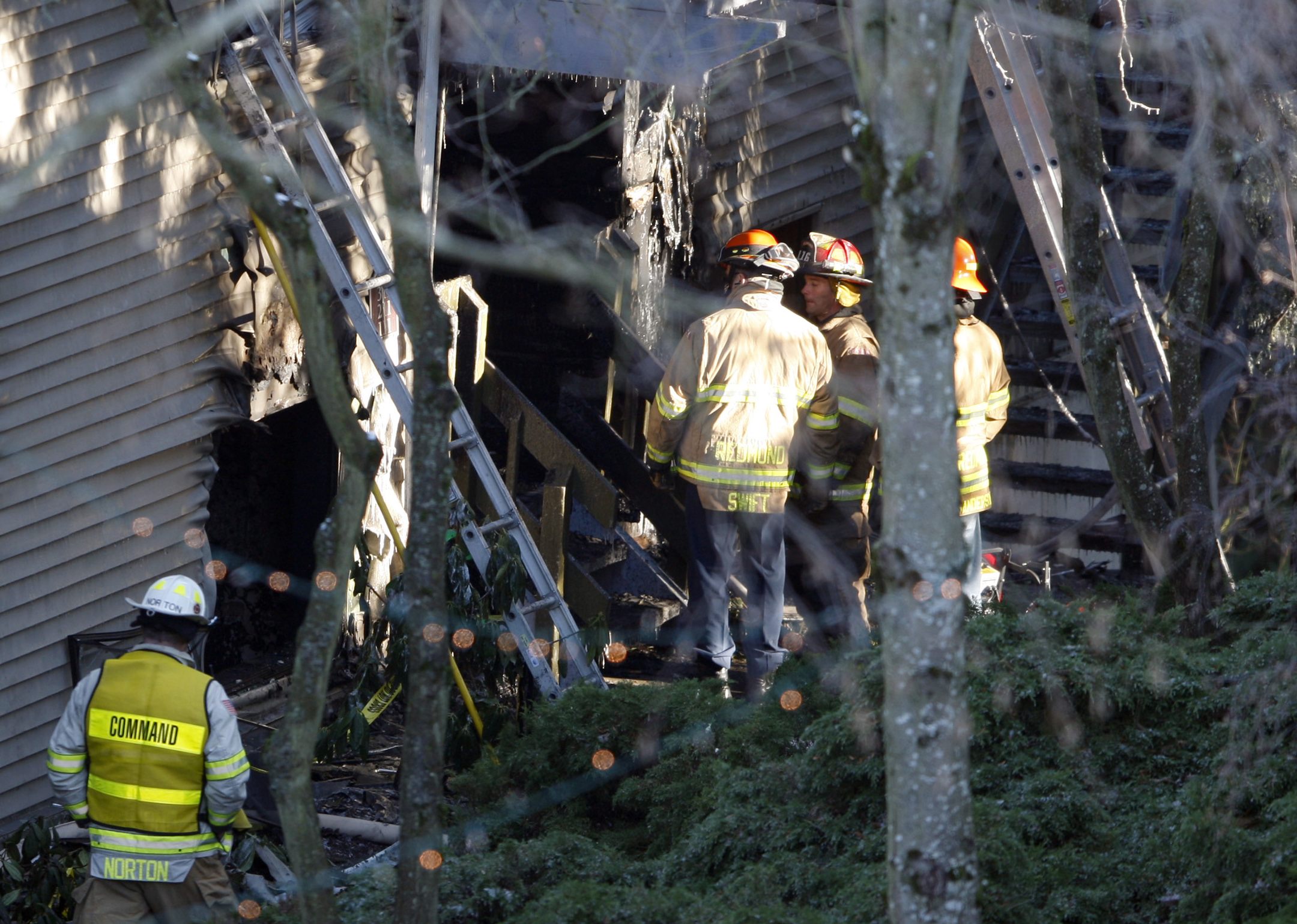 5 mueren en incendio