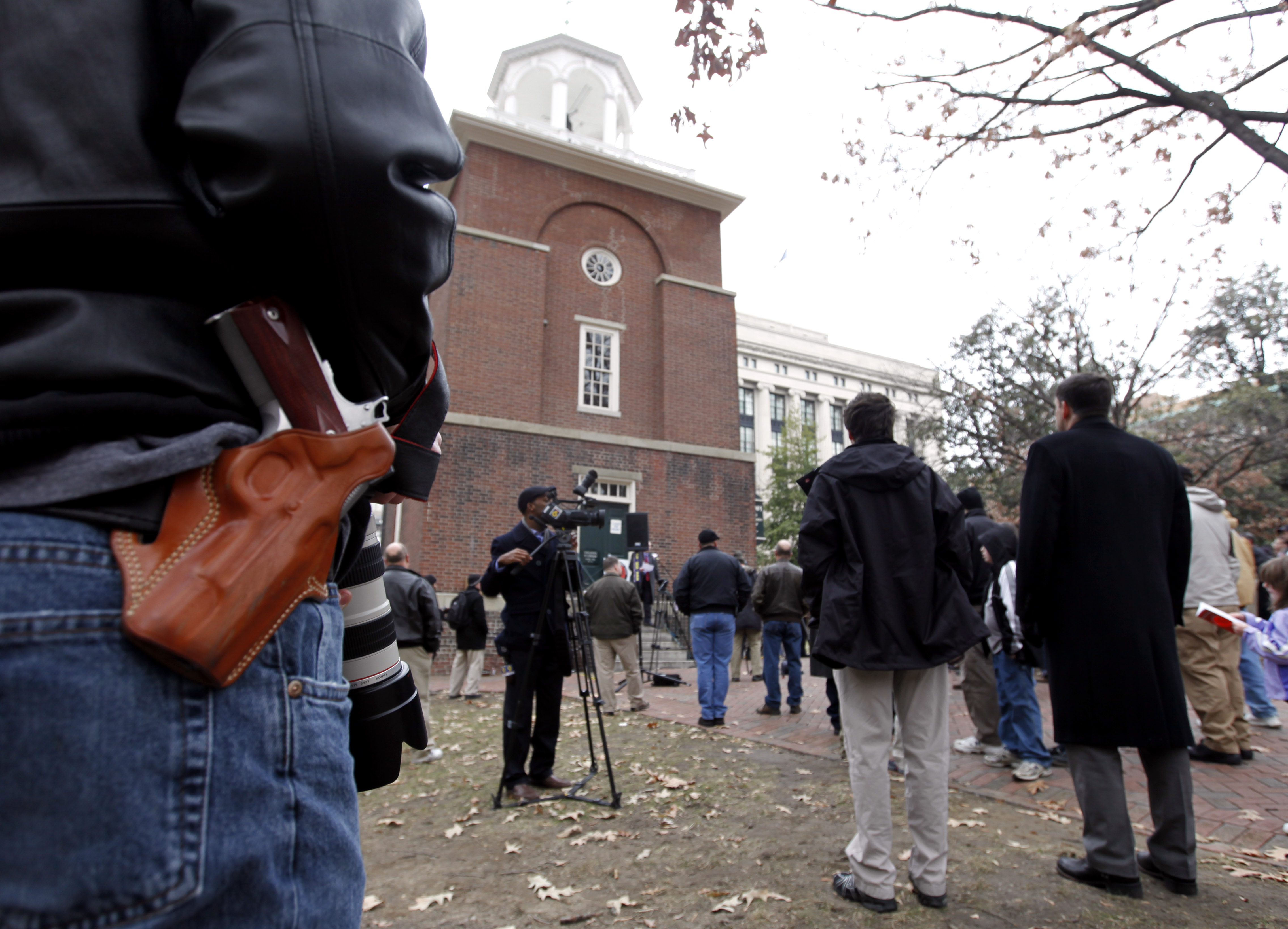 Legisladores de Arizona defienden las armas