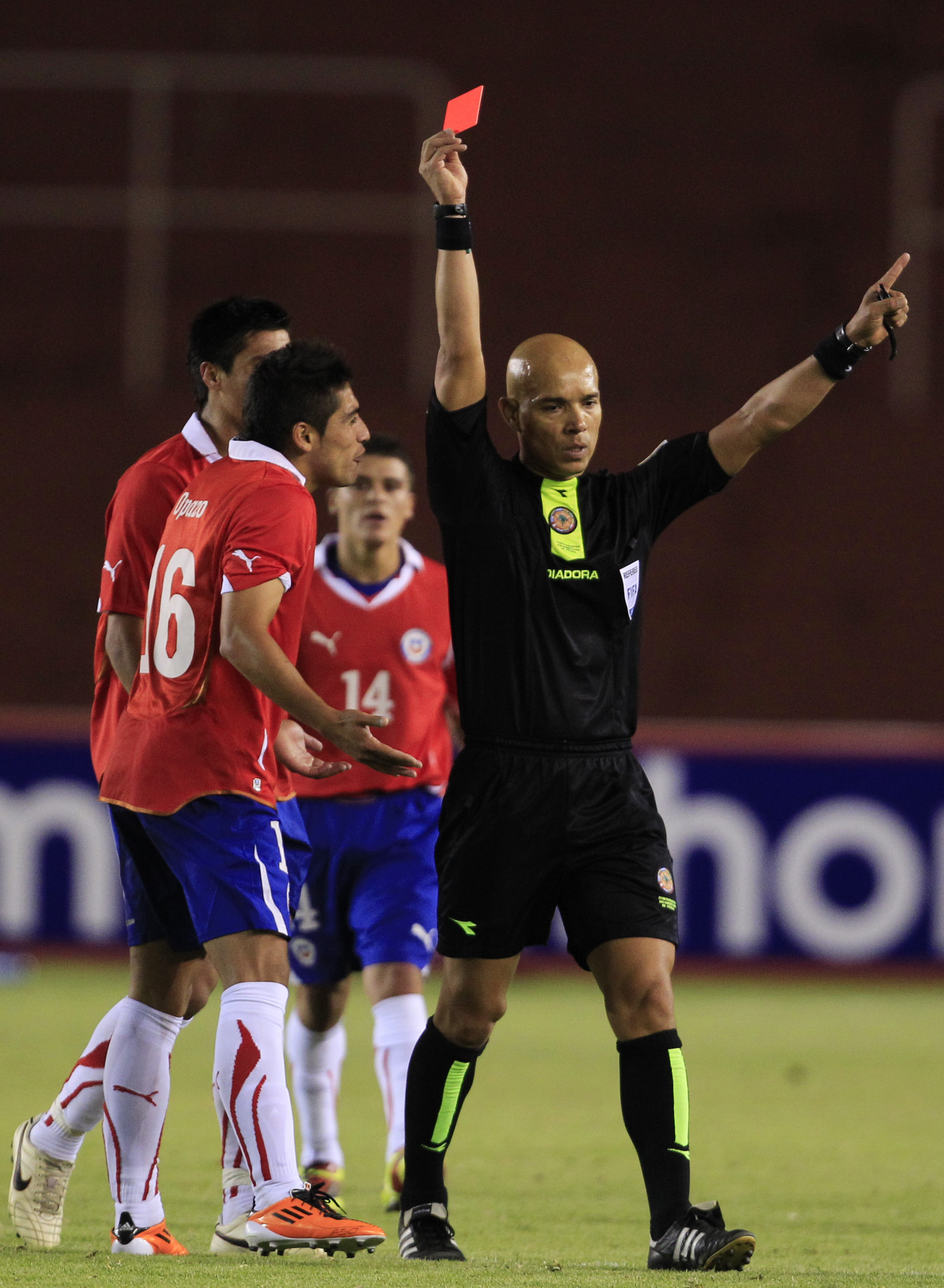 Ecuador y Uruguay mejoran su opci&oacute;n