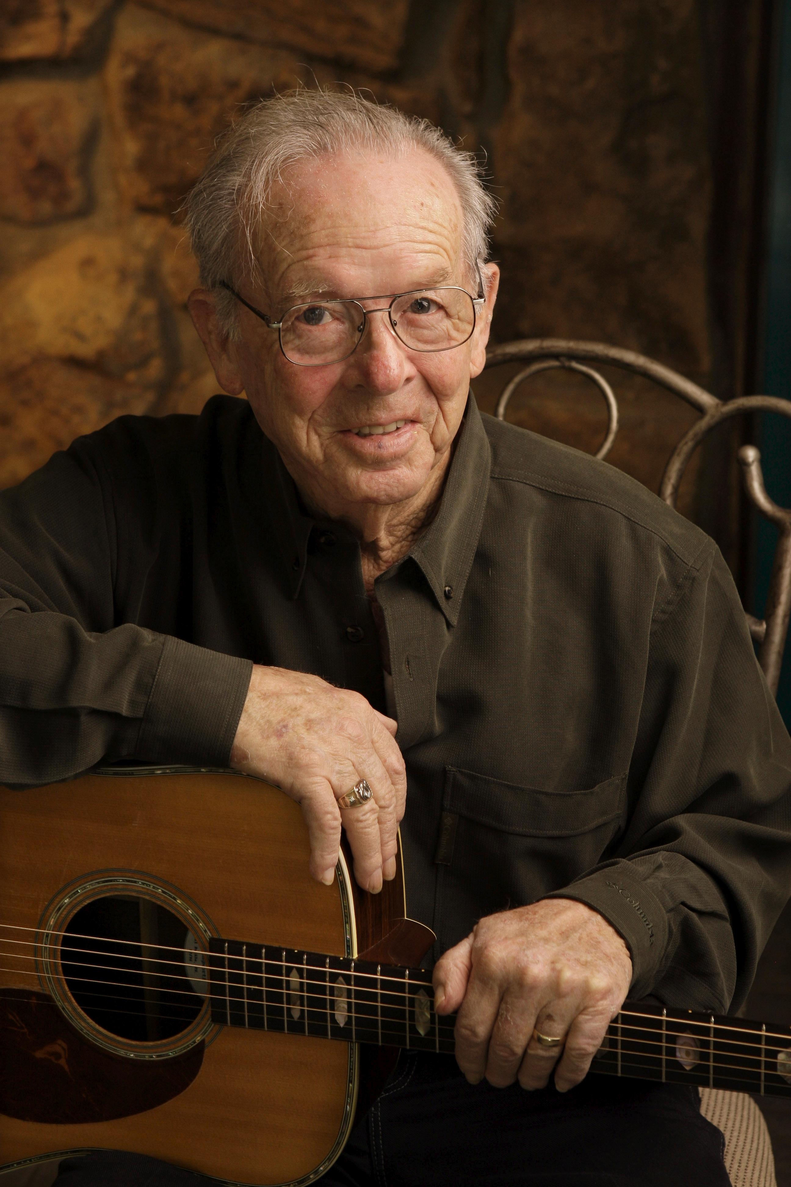 Muere astro de la m&uacute;sica country Charlie Louvin