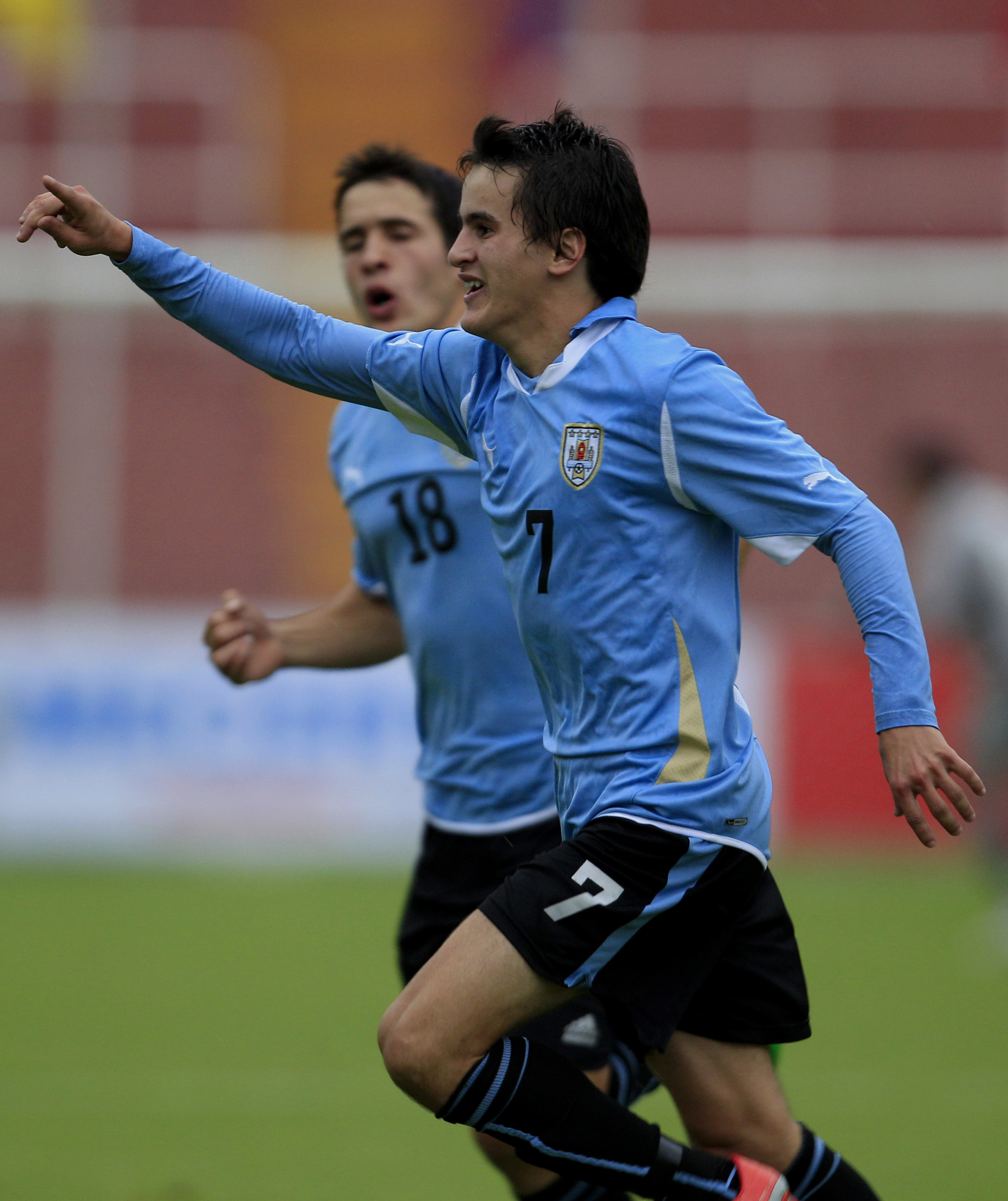 Uruguay adelanta a Colombia en el Suramericano