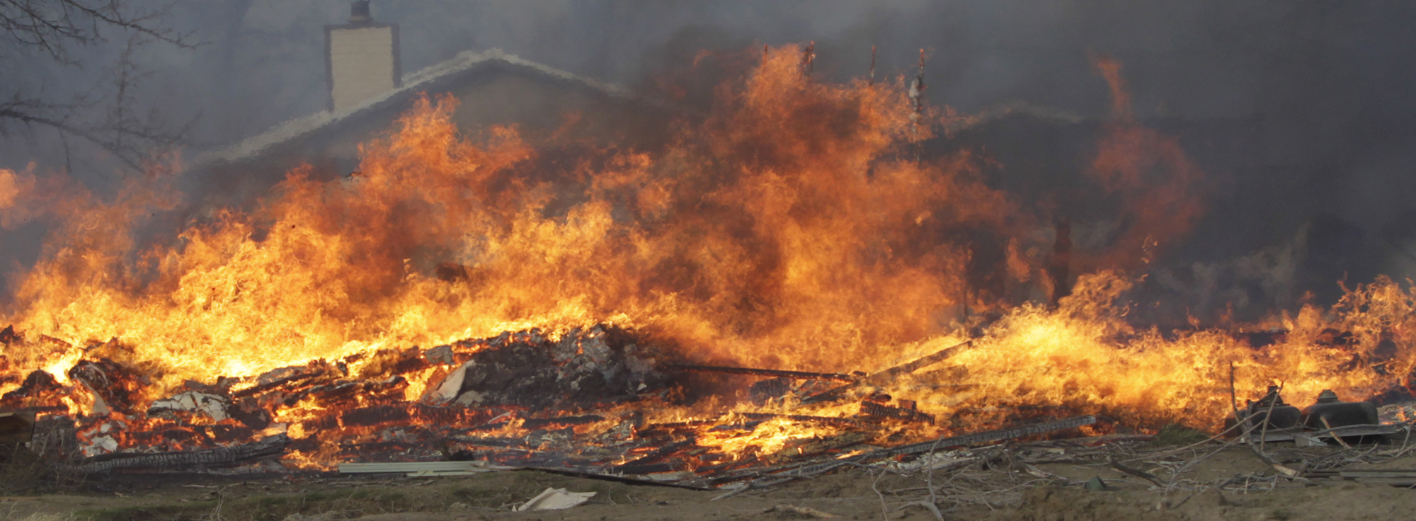Incendio en reservaci&oacute;n India de Washington destruye 18 casas