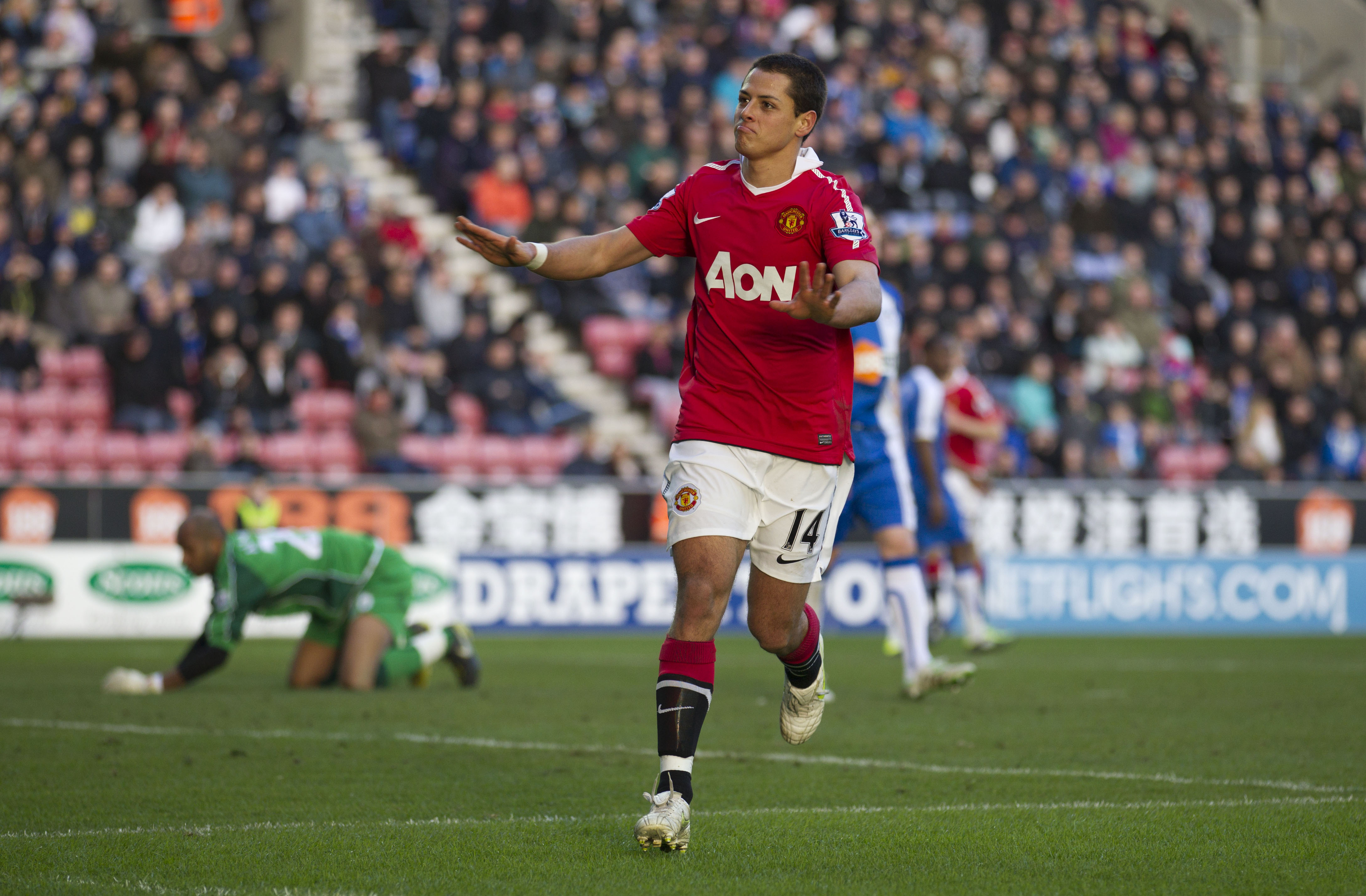 "Chicharito" gu&iacute;a al Manchester a la victoria en Inglaterra