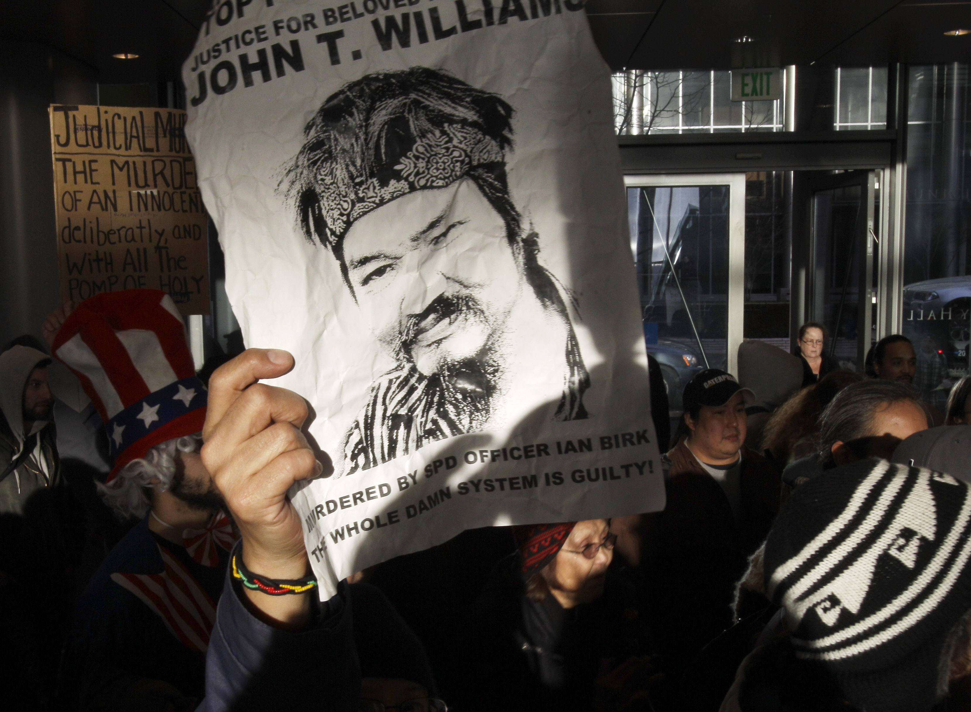 Protesta violenta en contra de policias de Seattle