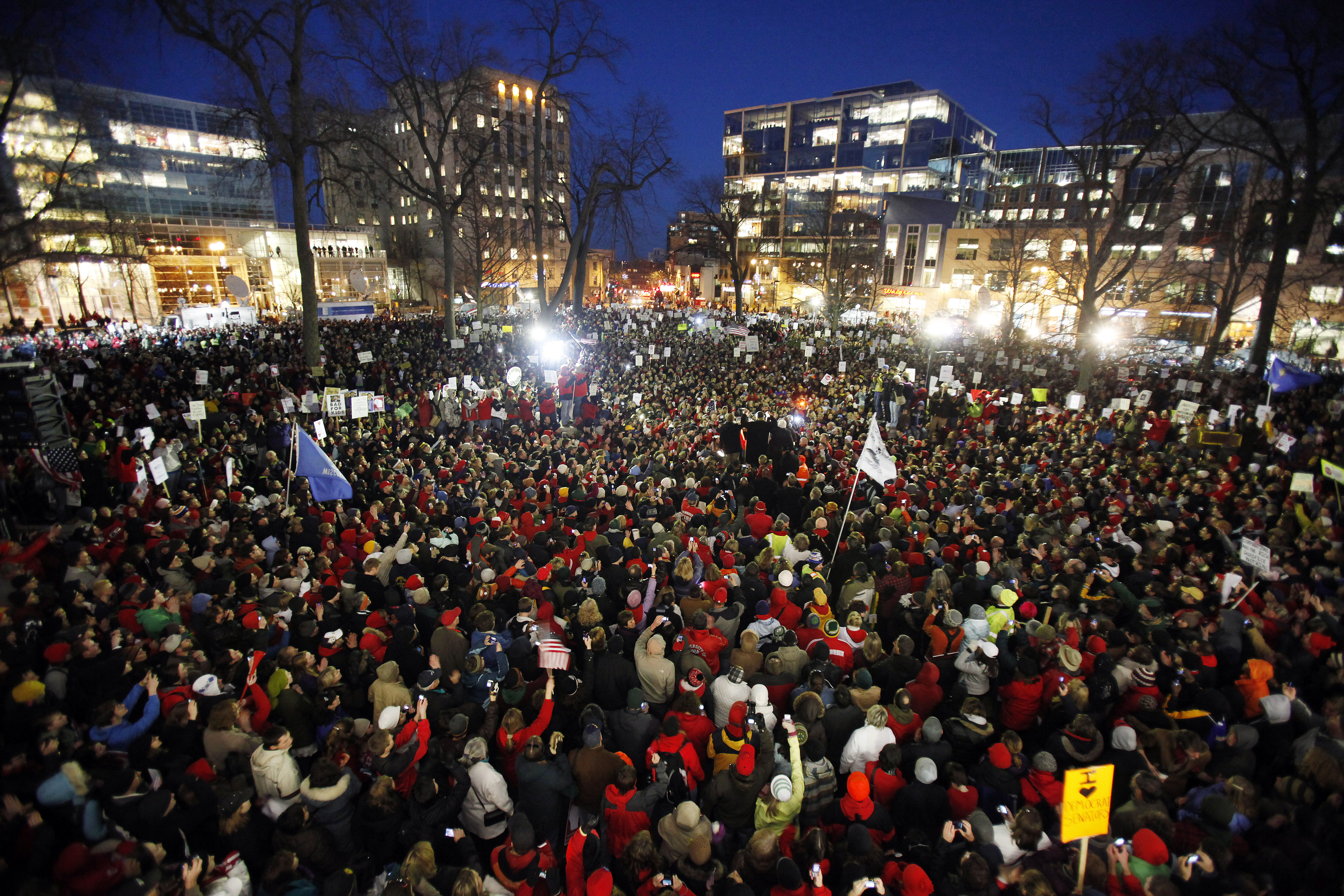 Manifestantes en Wisconsin han tomado el capitolio