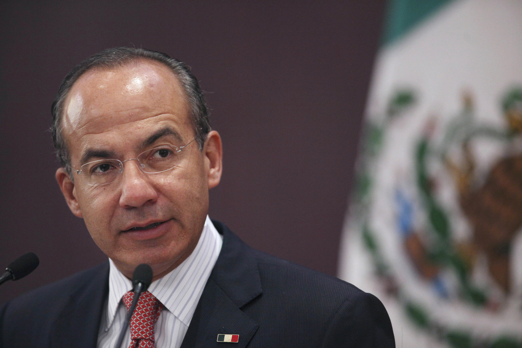 Calder&oacute;n visita Estados Unidos en medio de fricci&oacute;n