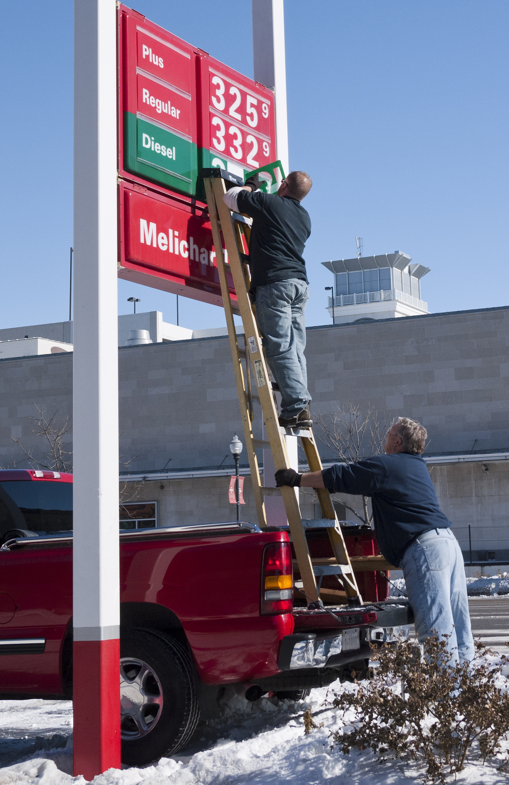Precio de gasolina aumenta en Washington