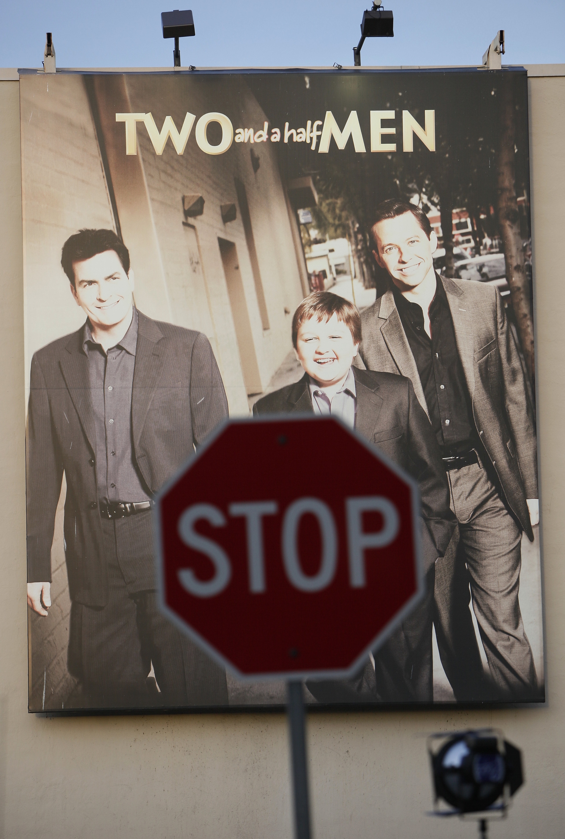 Sheen: Despido de "Two and a Half Men" fue ilegal