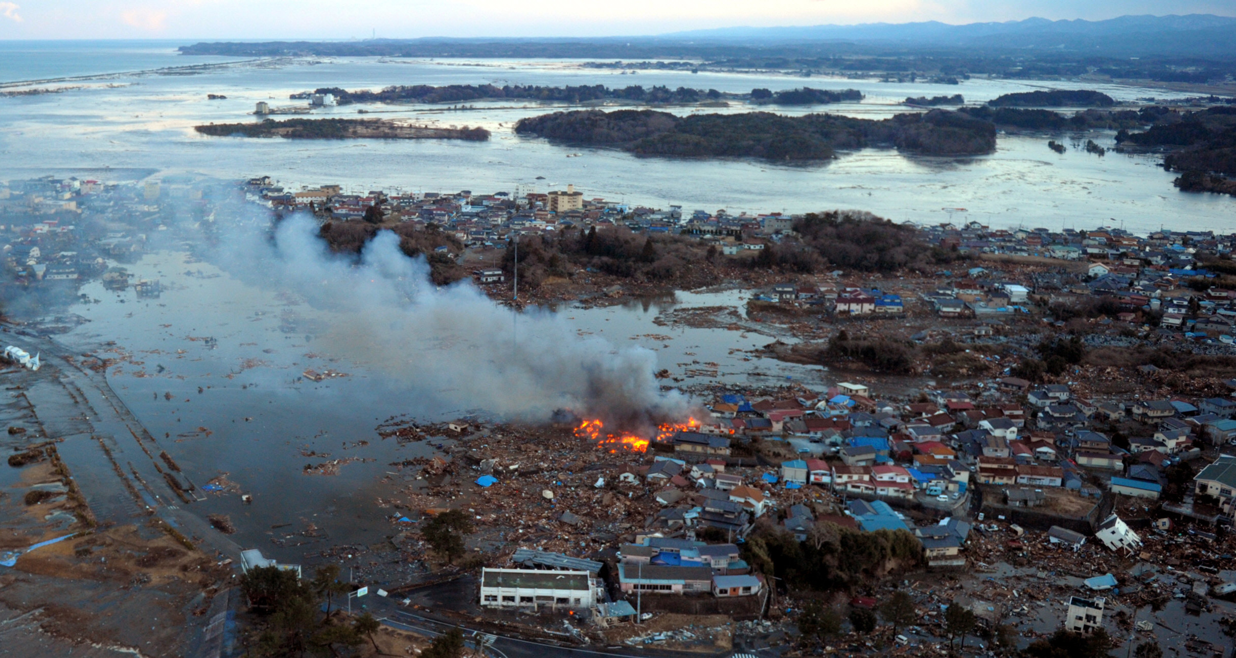 Jap&oacute;n registra cientos de muertos por terremoto y tsunami