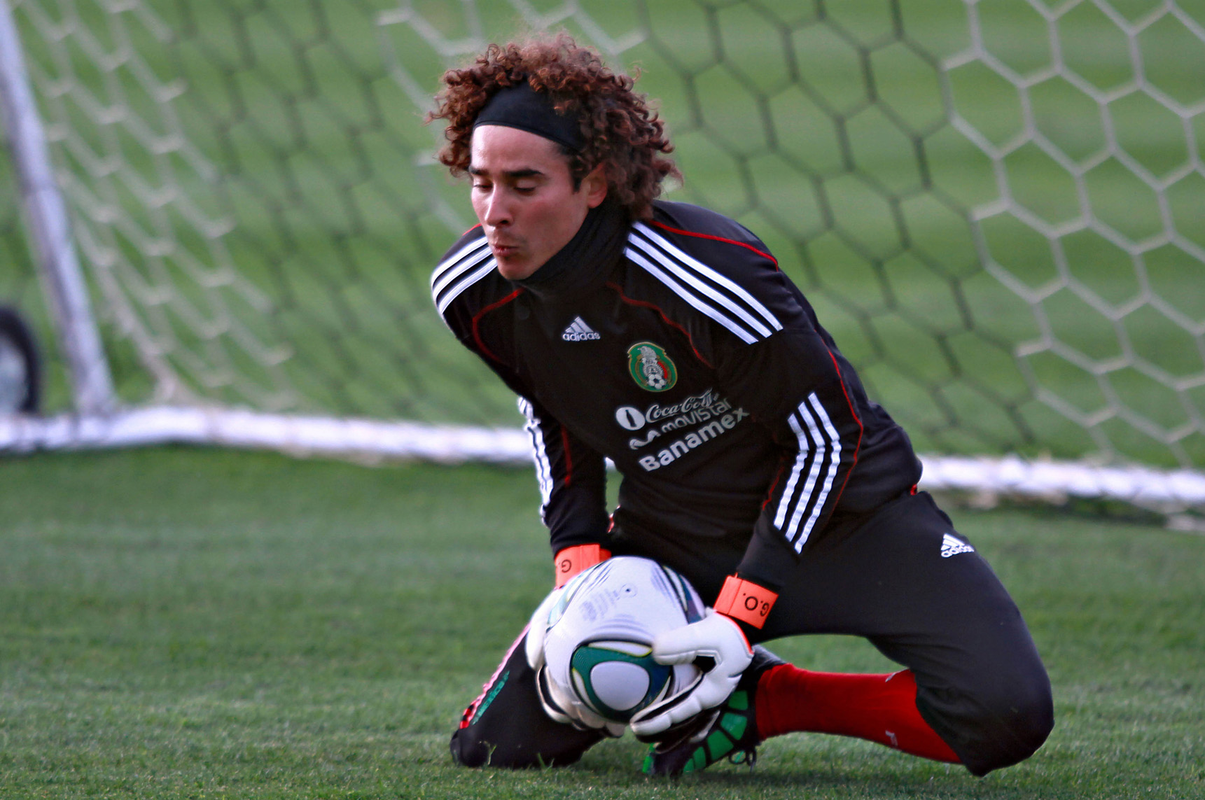 De un golpe y sin chistar