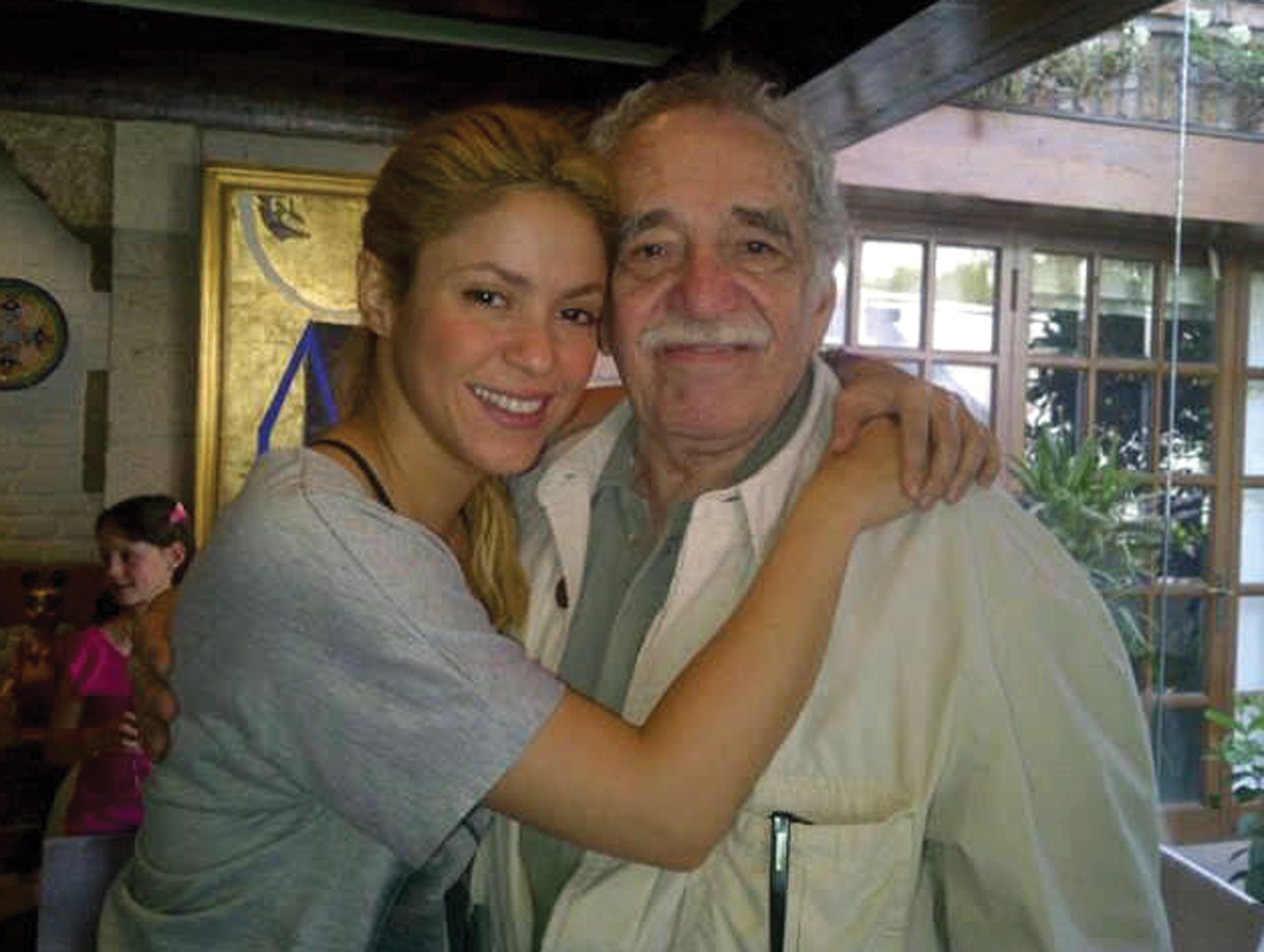 Shakira  Visita a la Virgen y a su amigo Gabo