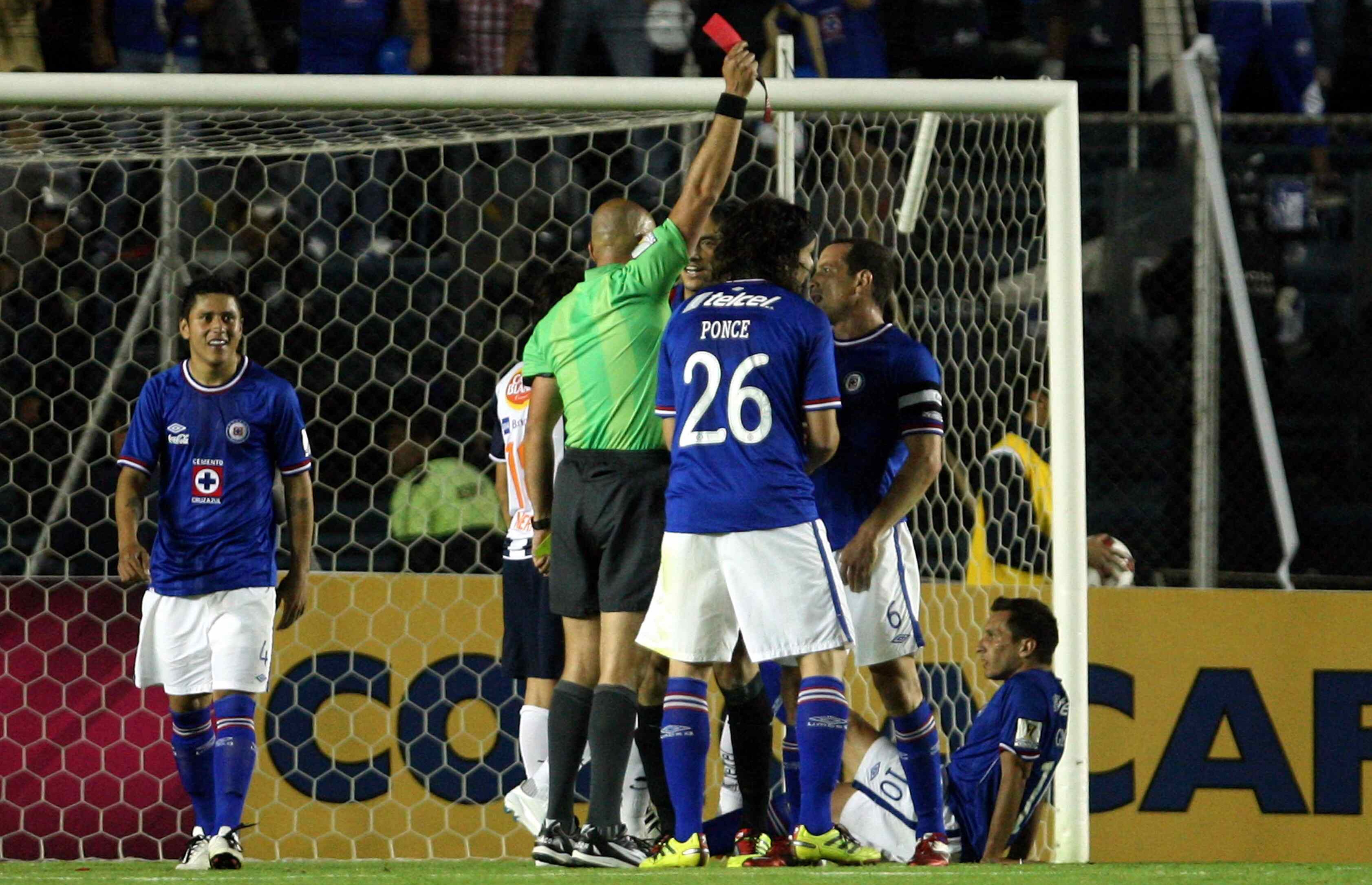 Ponce sac&oacute; al azul, Olave meti&oacute; a Real