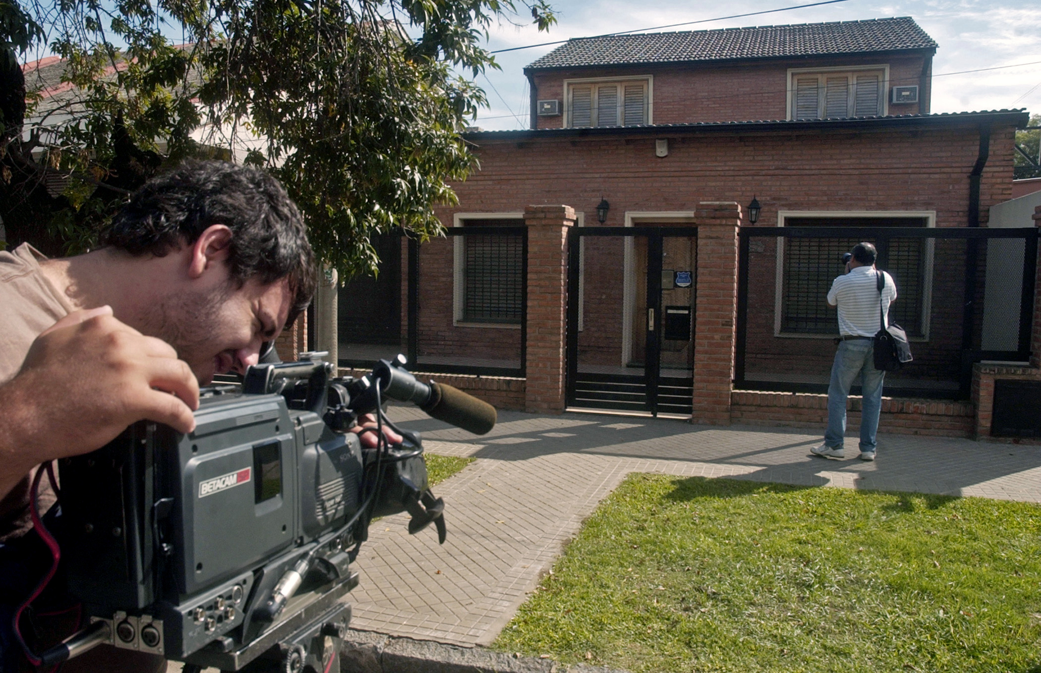 Balean casa del hermano de Messi