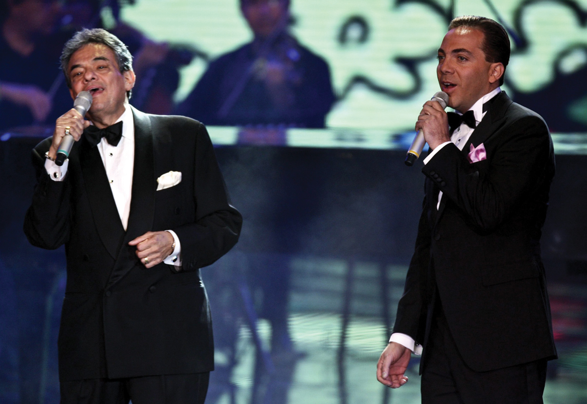 Cristian Castro graba video con su padre y Jos&eacute; Jos&eacute;