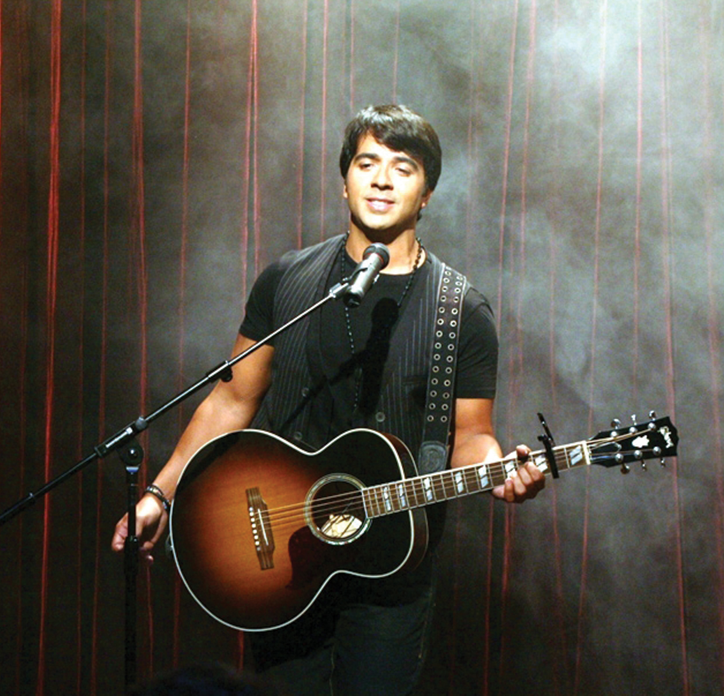 Luis Fonsi invita a “Gritar” los sentimientos