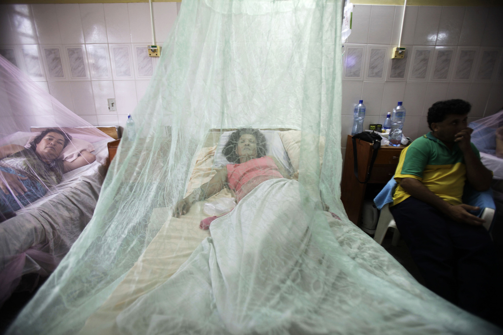 Peruanos ante 2 pol&eacute;micos candidatos