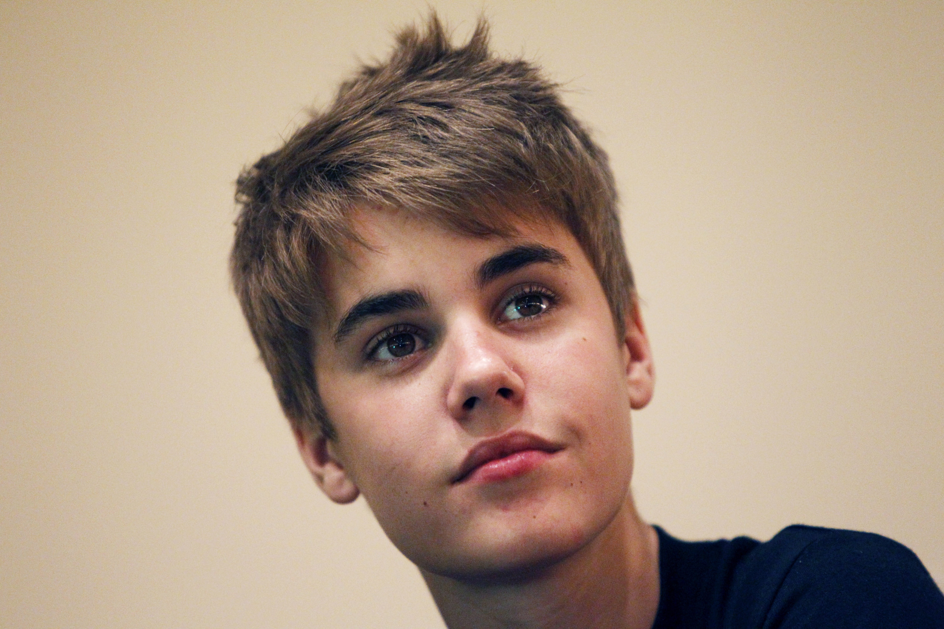 Acusan a joven australiano de lanzar huevos a Bieber