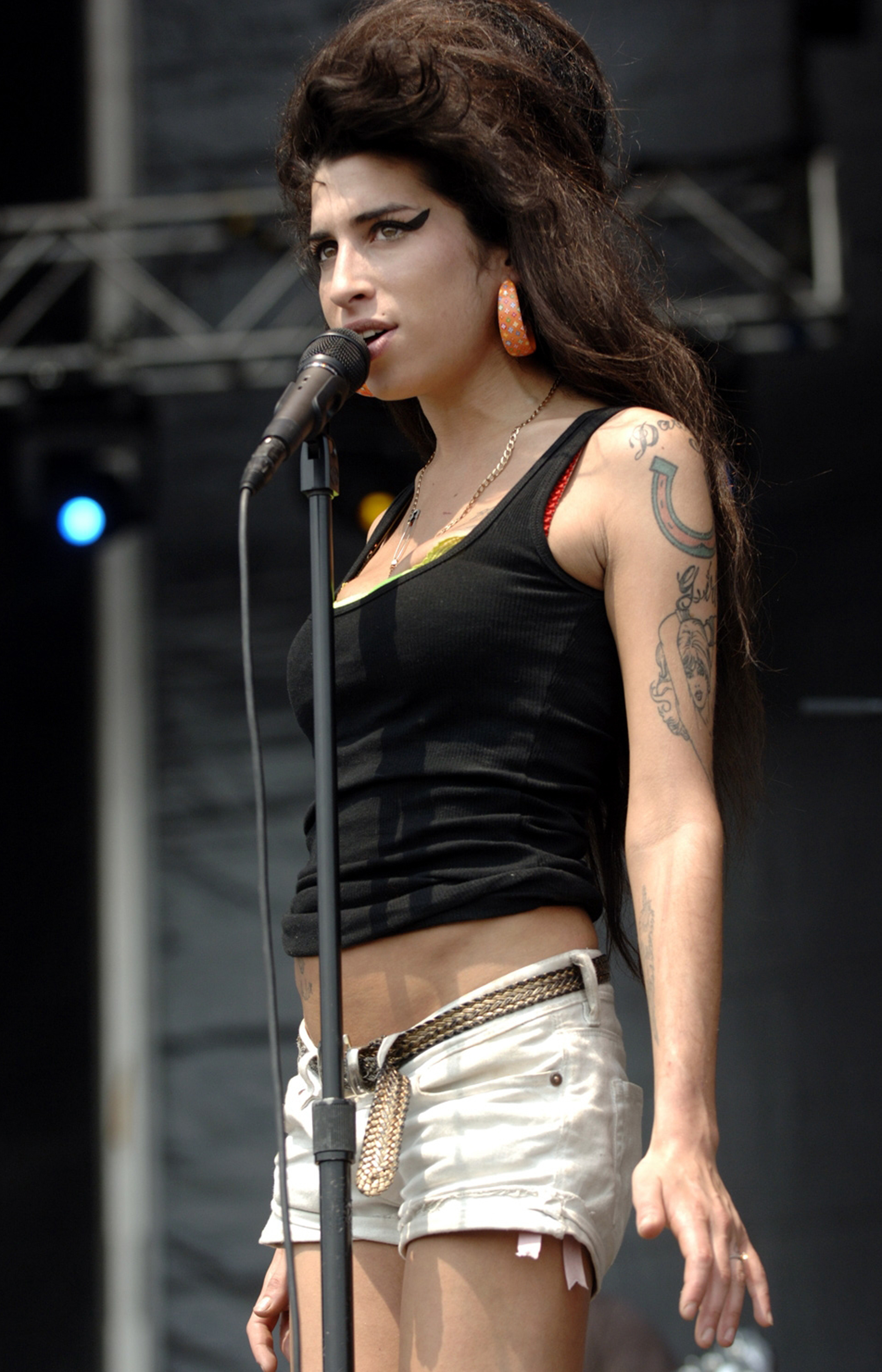 Regresa Amy Winehouse a rehabilitación