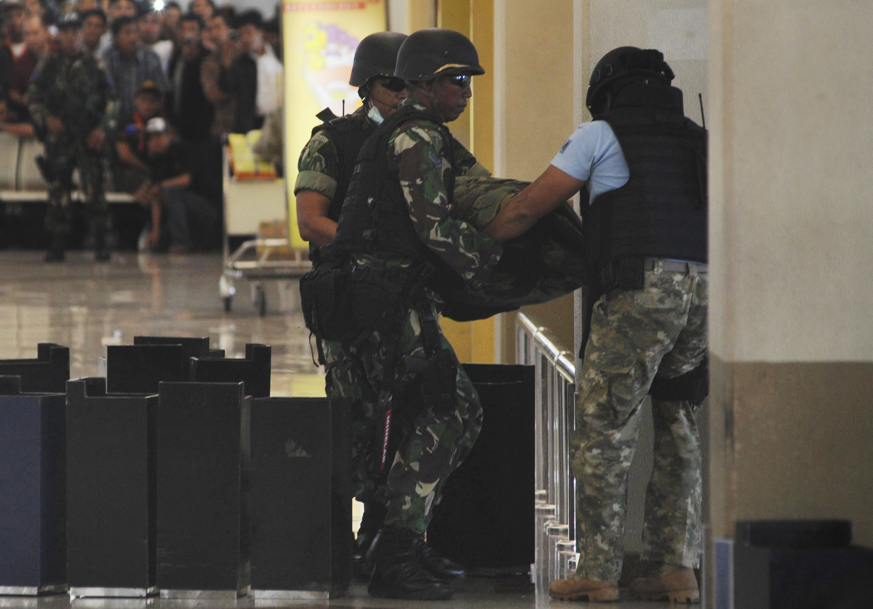Material para bombas en aeropuerto de Indonesia