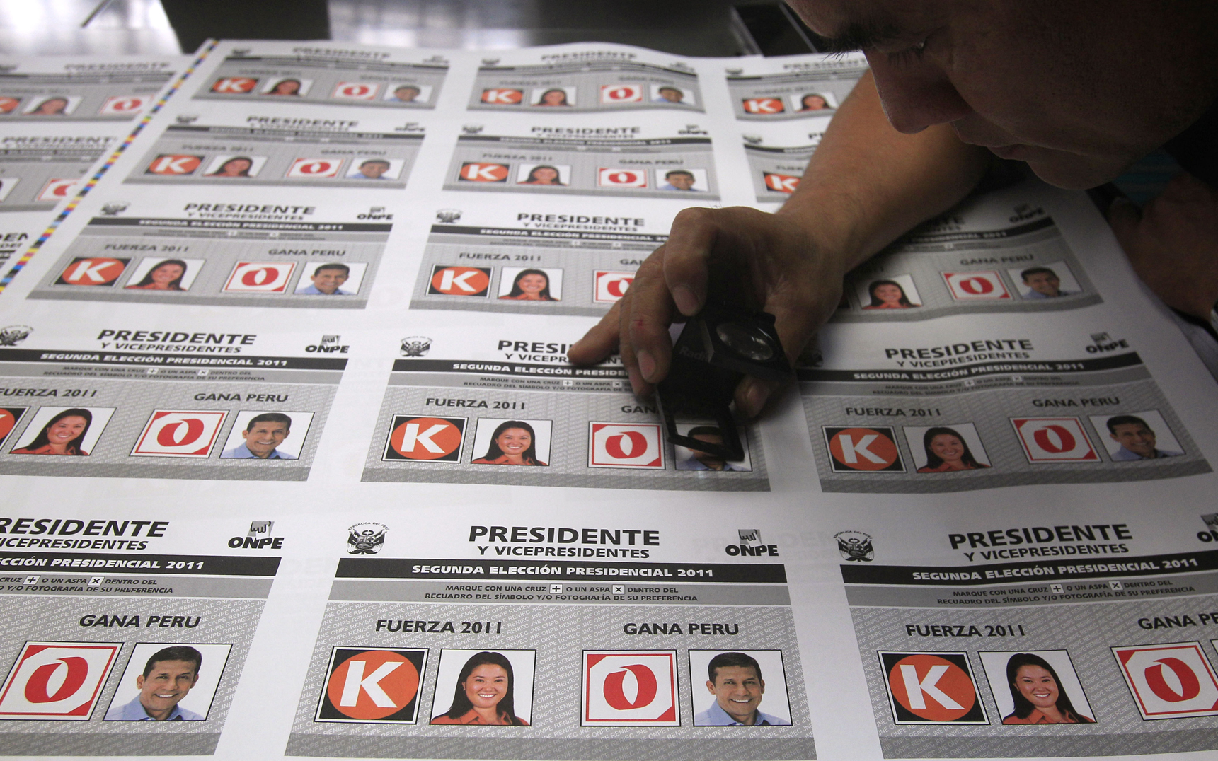 Fujimori y Humala mantienen empate en Per&uacute;