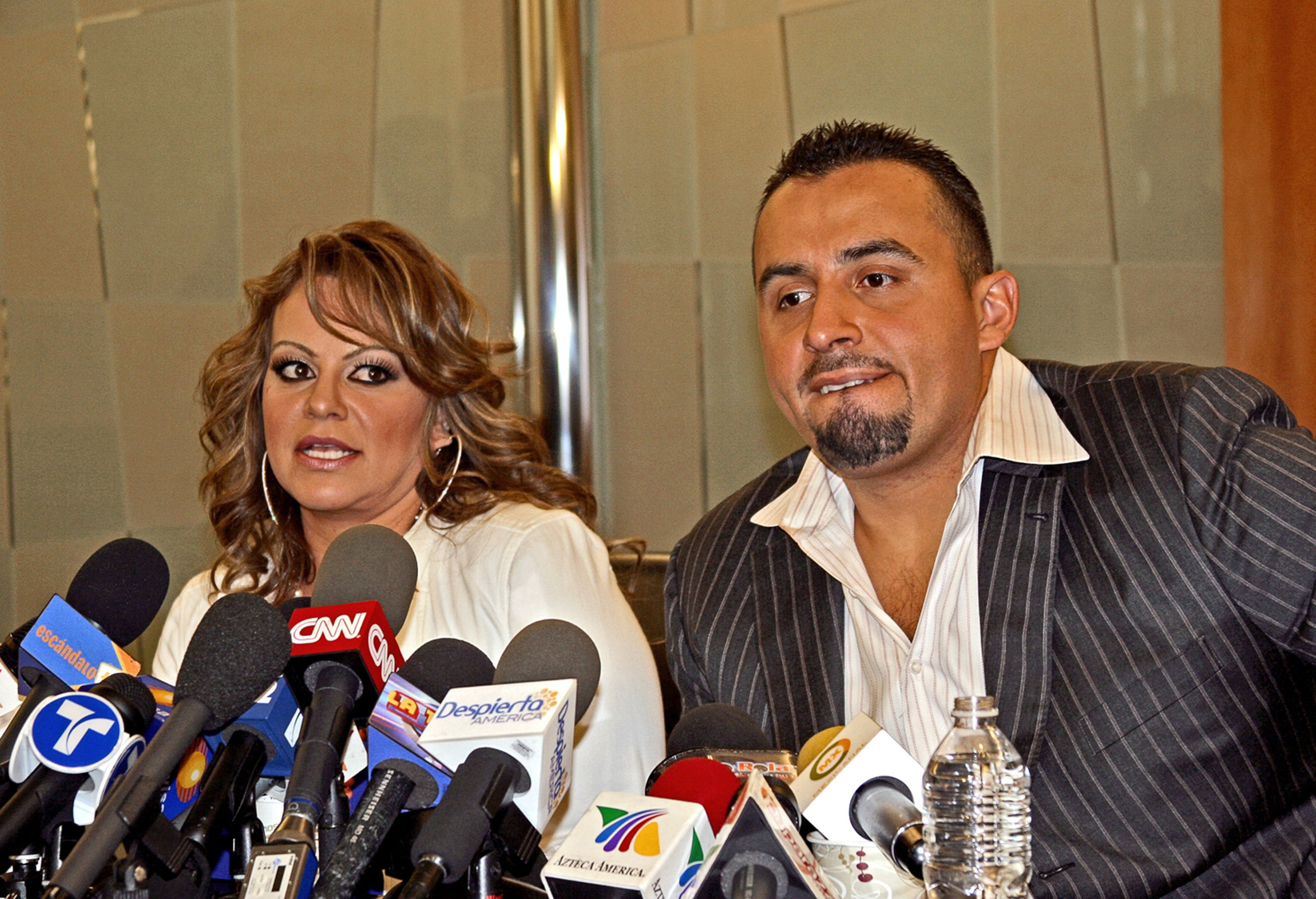 Jenni Rivera se disculpa por incidente en Abasolo