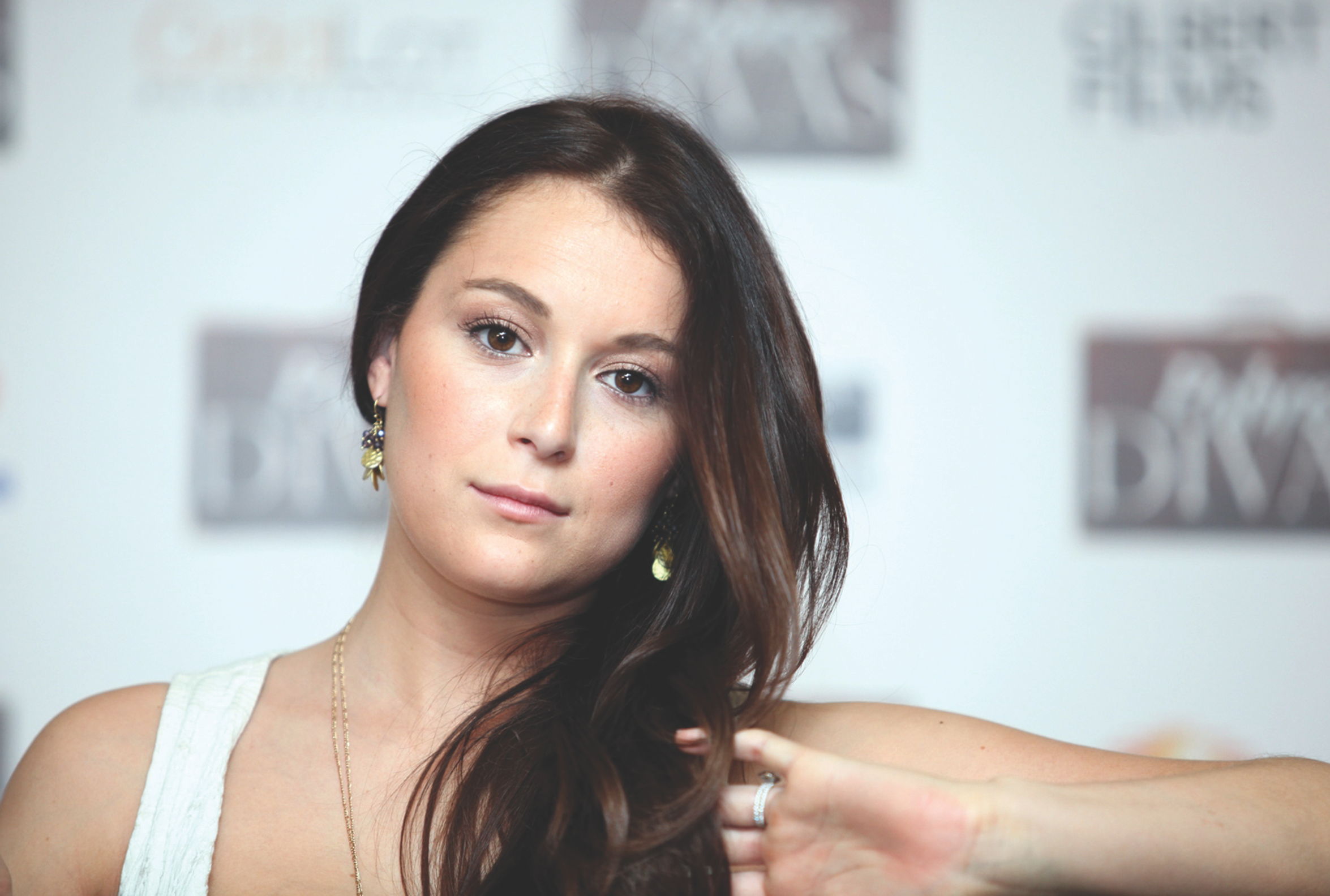 Alexa Vega  gana premio  MTV