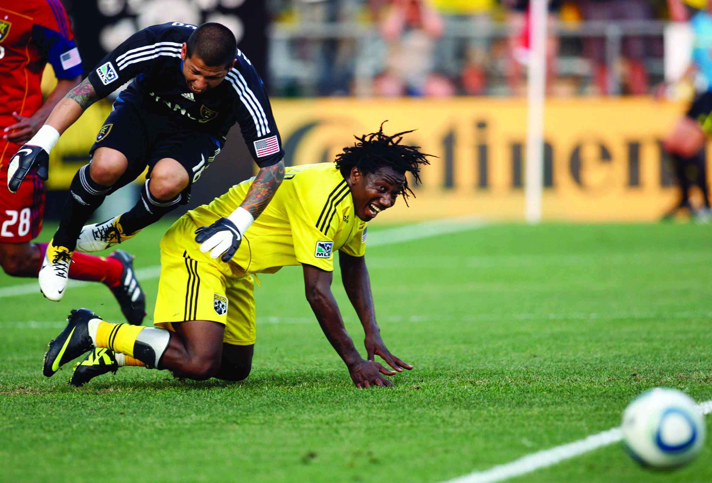 MLS: Mendoza hace dos para el Crew; Fern&aacute;ndez anota para Seattle