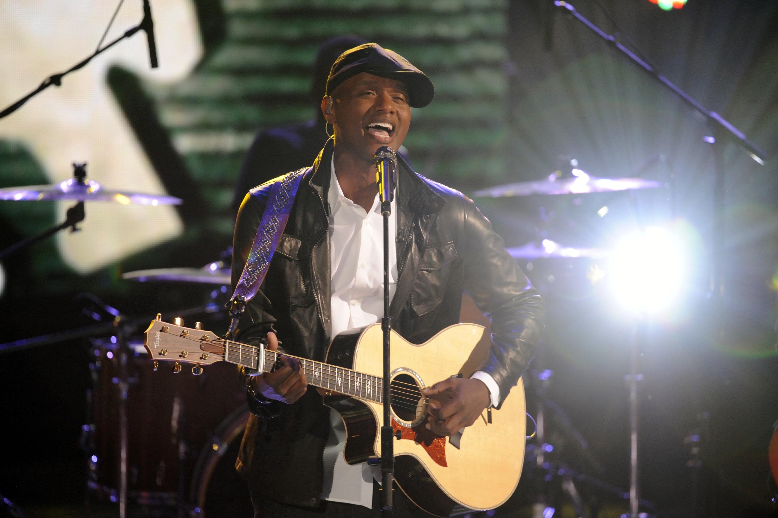 Javier Colon gana concurso de canto "The Voice"