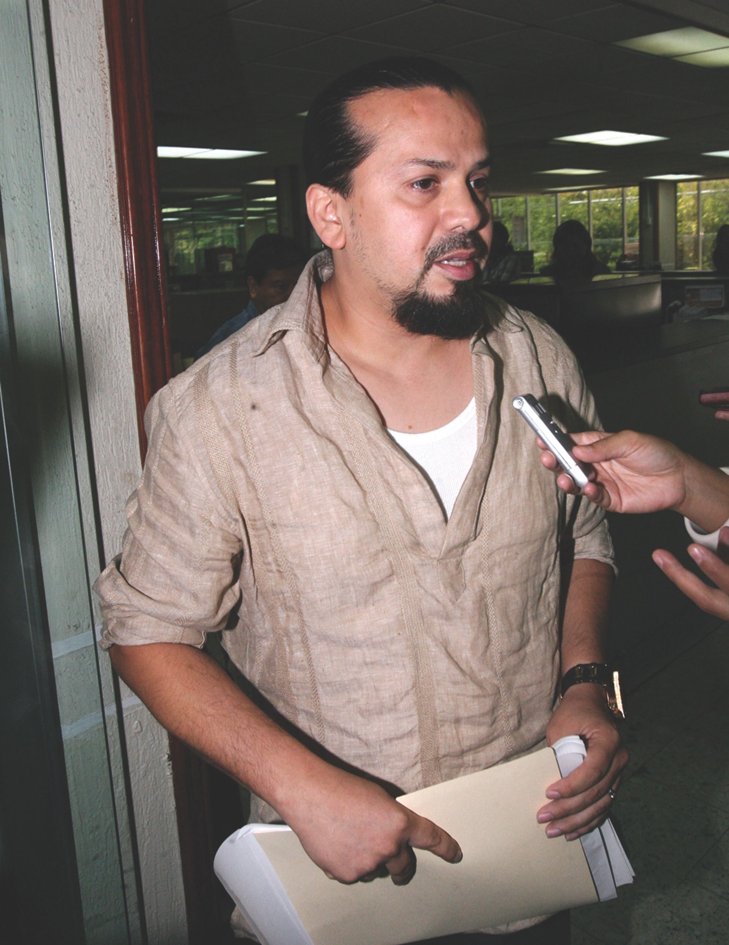 Asegura tener hijo de Cruz Mart&iacute;nez